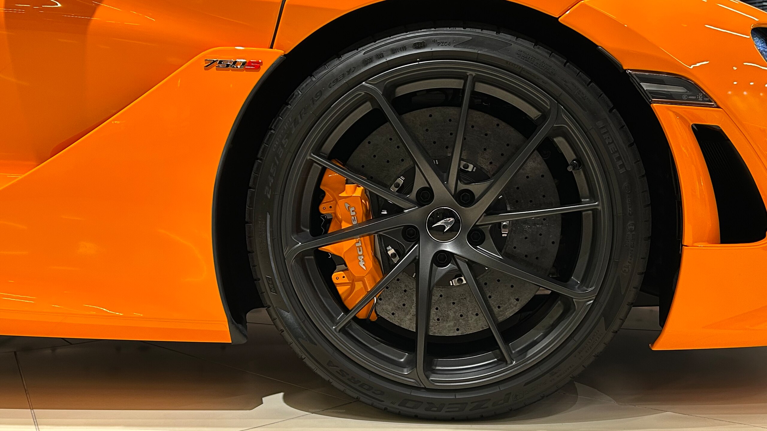 2025 McLaren 750S — Photo 13 / 14
