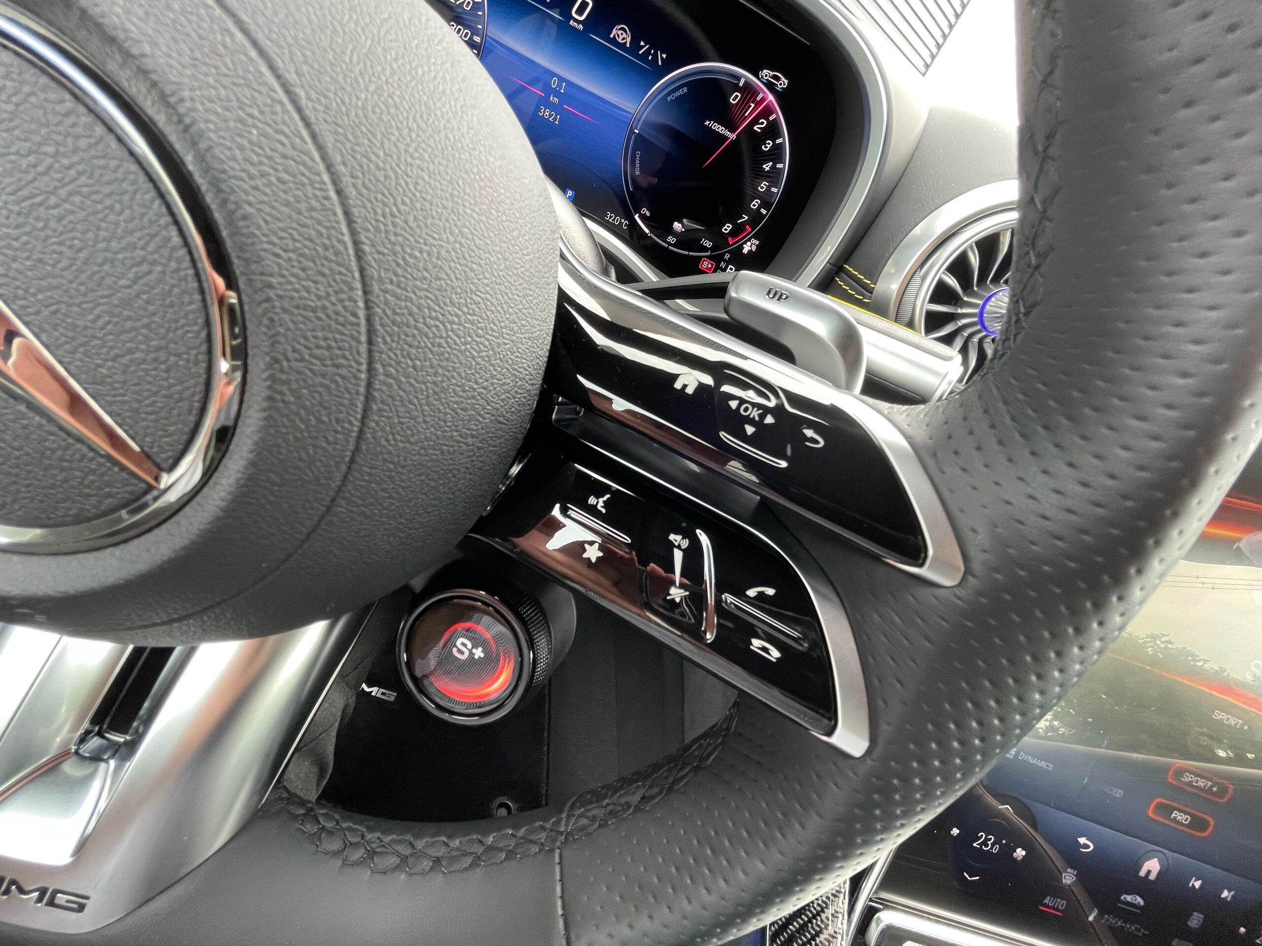 2025 Mercedes Benz AMG SL63 SE Performance — Photo 14 / 51