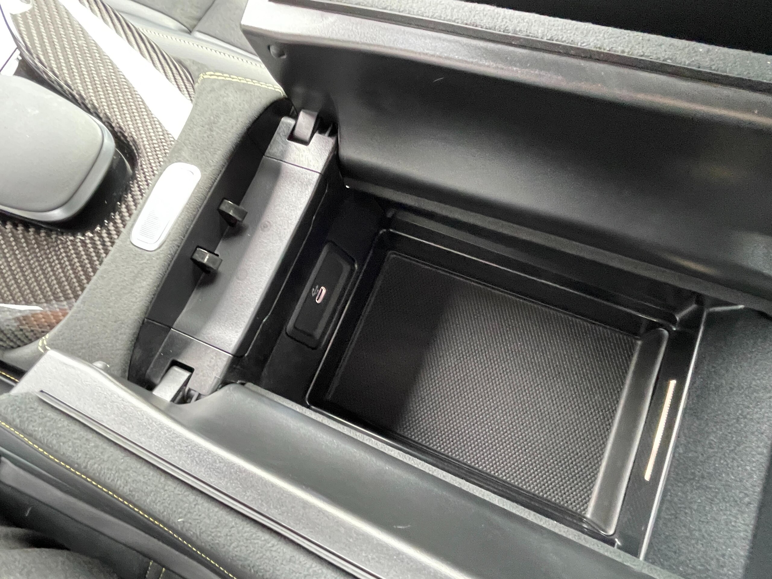 2025 Mercedes Benz AMG SL63 SE Performance — Photo 18 / 51