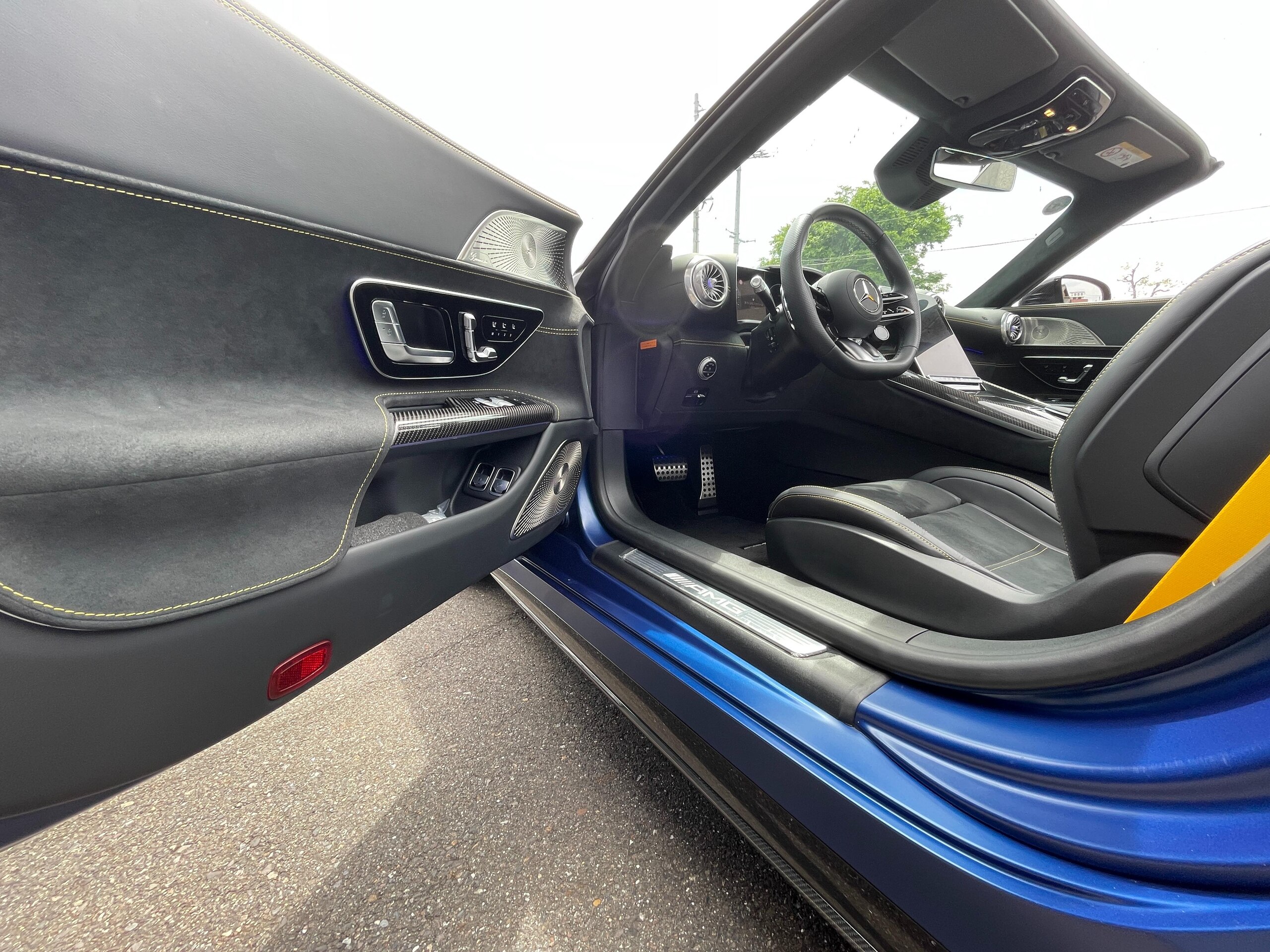 2025 Mercedes Benz AMG SL63 SE Performance — Photo 27 / 51