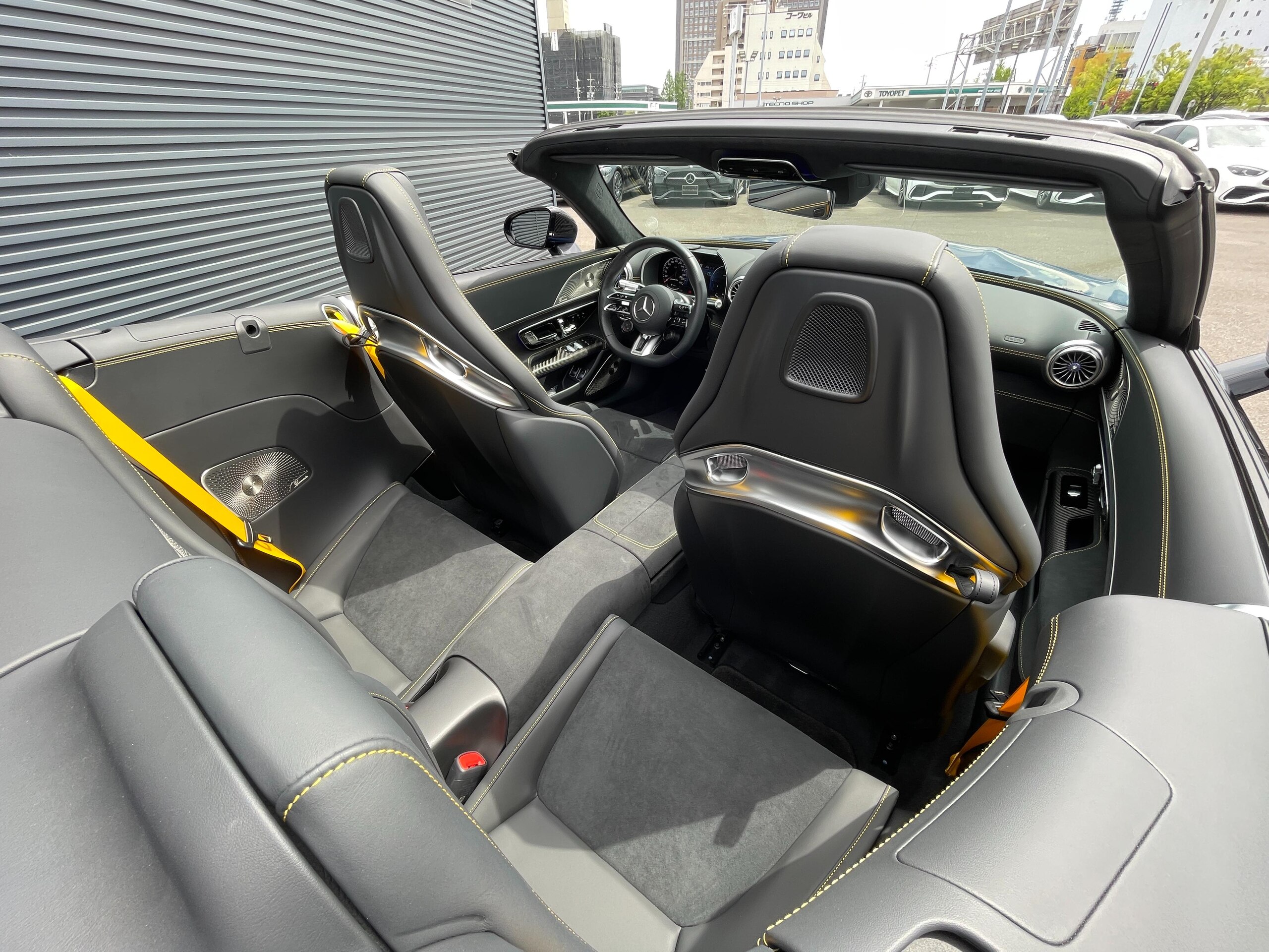 2025 Mercedes Benz AMG SL63 SE Performance — Photo 33 / 51
