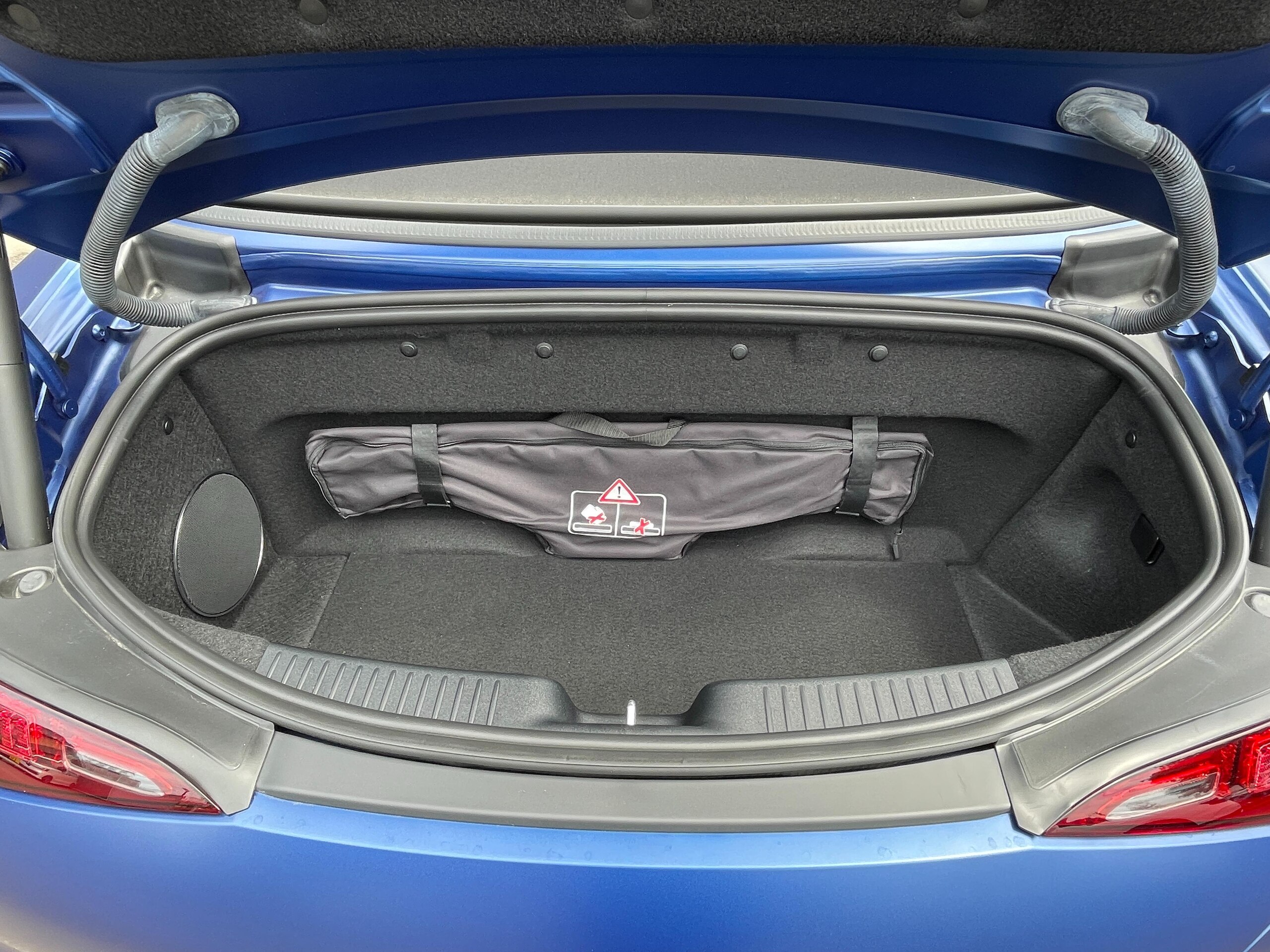 2025 Mercedes Benz AMG SL63 SE Performance — Photo 34 / 51