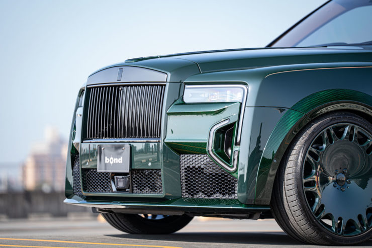 2025 Rolls-Royce Cullinan Series 2 Black Badge BRABUS WIDESTAR — Photo 11 / 14