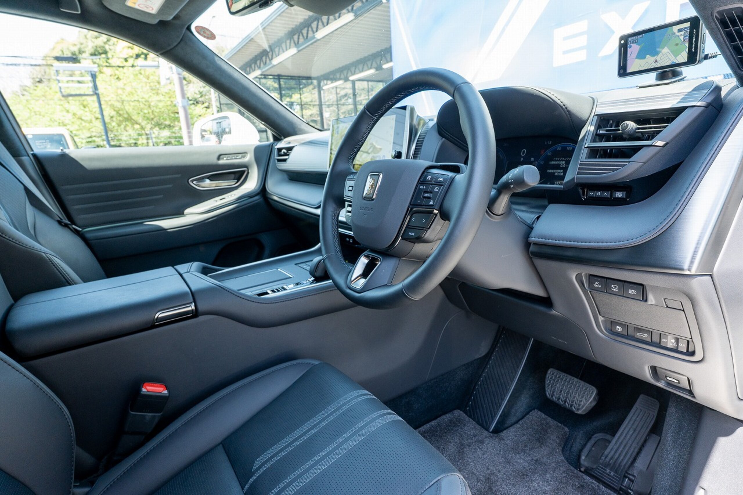 2025 Toyota Century — Photo 6 / 37