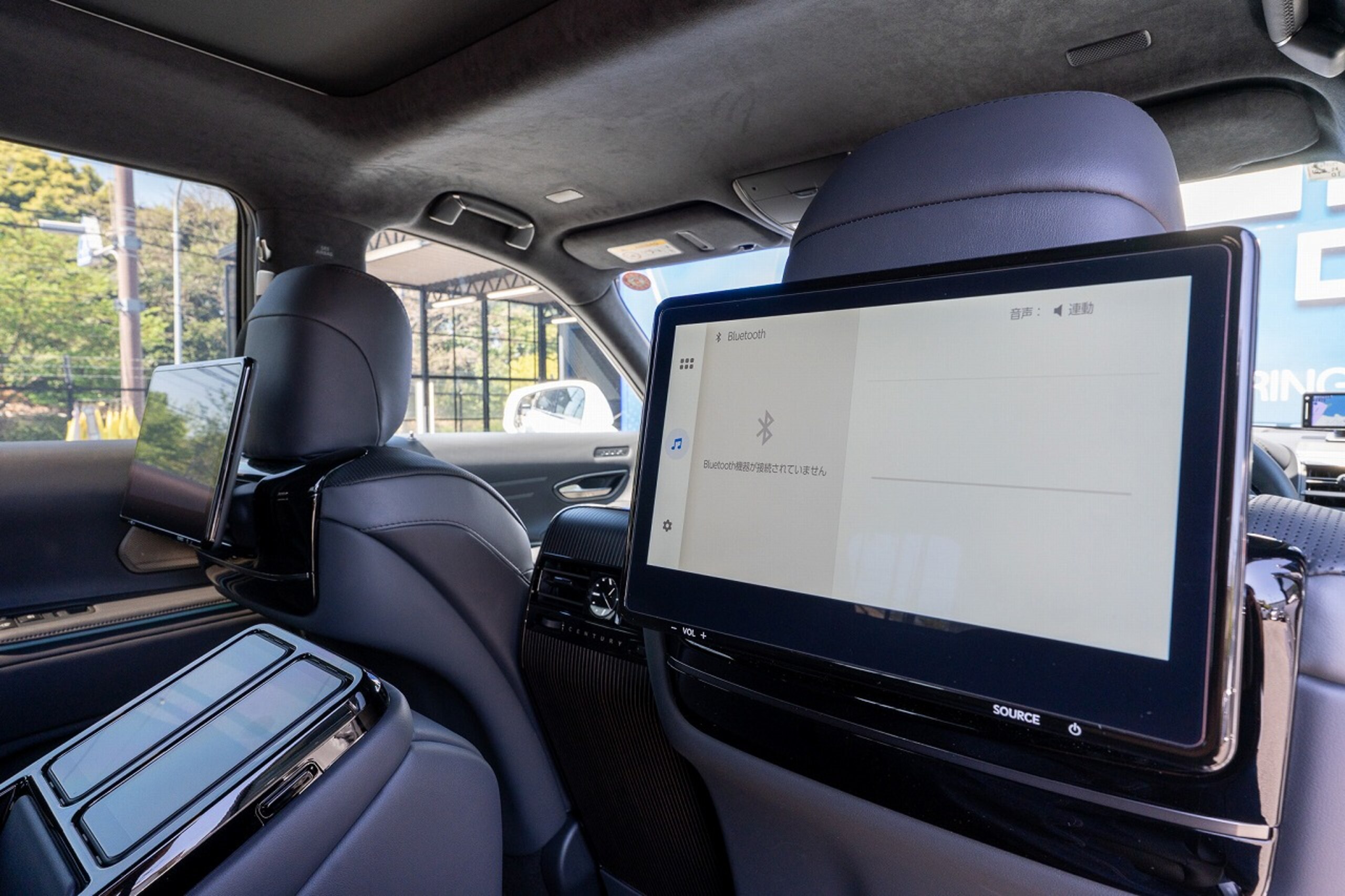 2025 Toyota Century — Photo 9 / 37