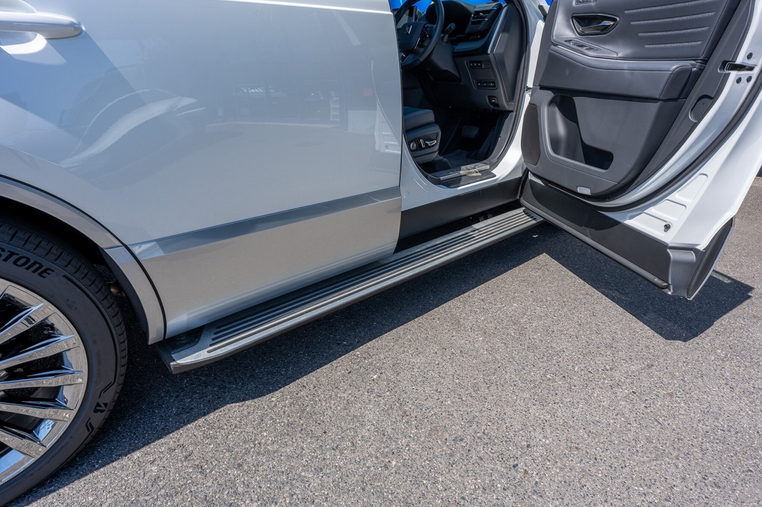 2025 Toyota Century — Photo 12 / 37