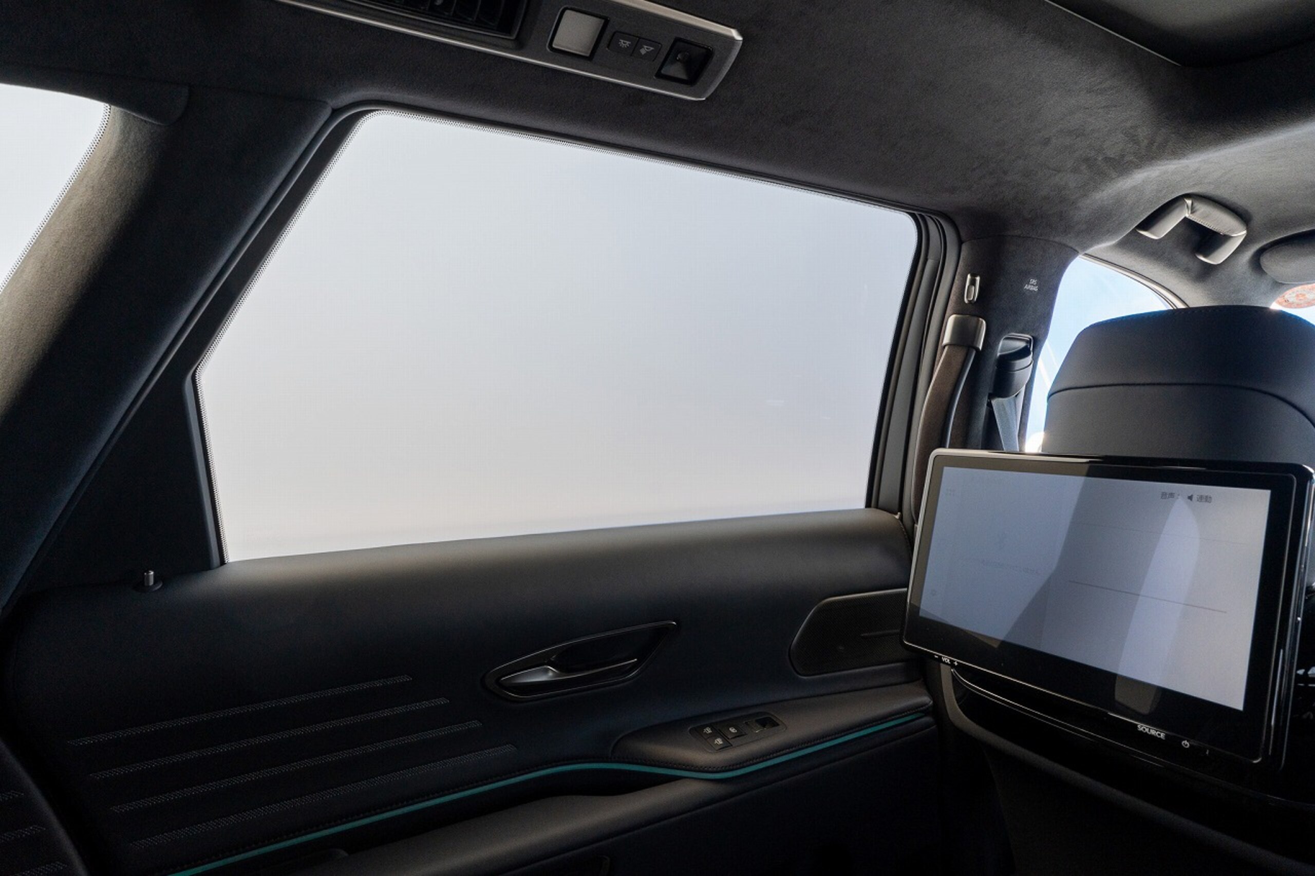 2025 Toyota Century — Photo 15 / 37