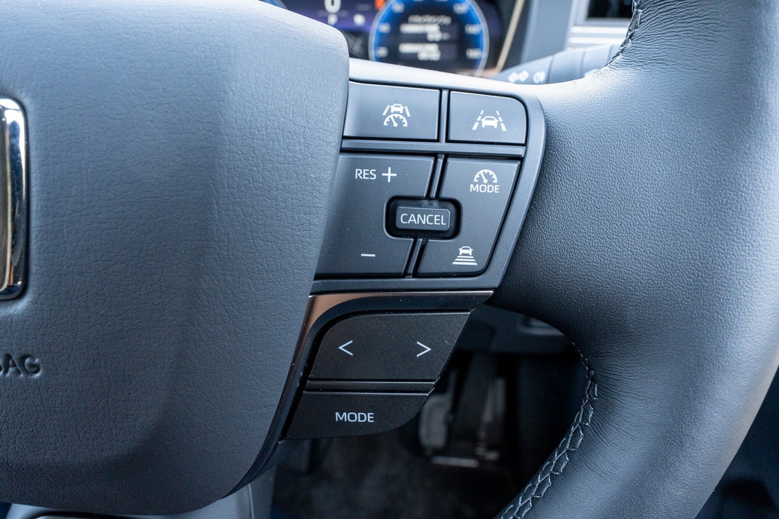 2025 Toyota Century — Photo 18 / 37