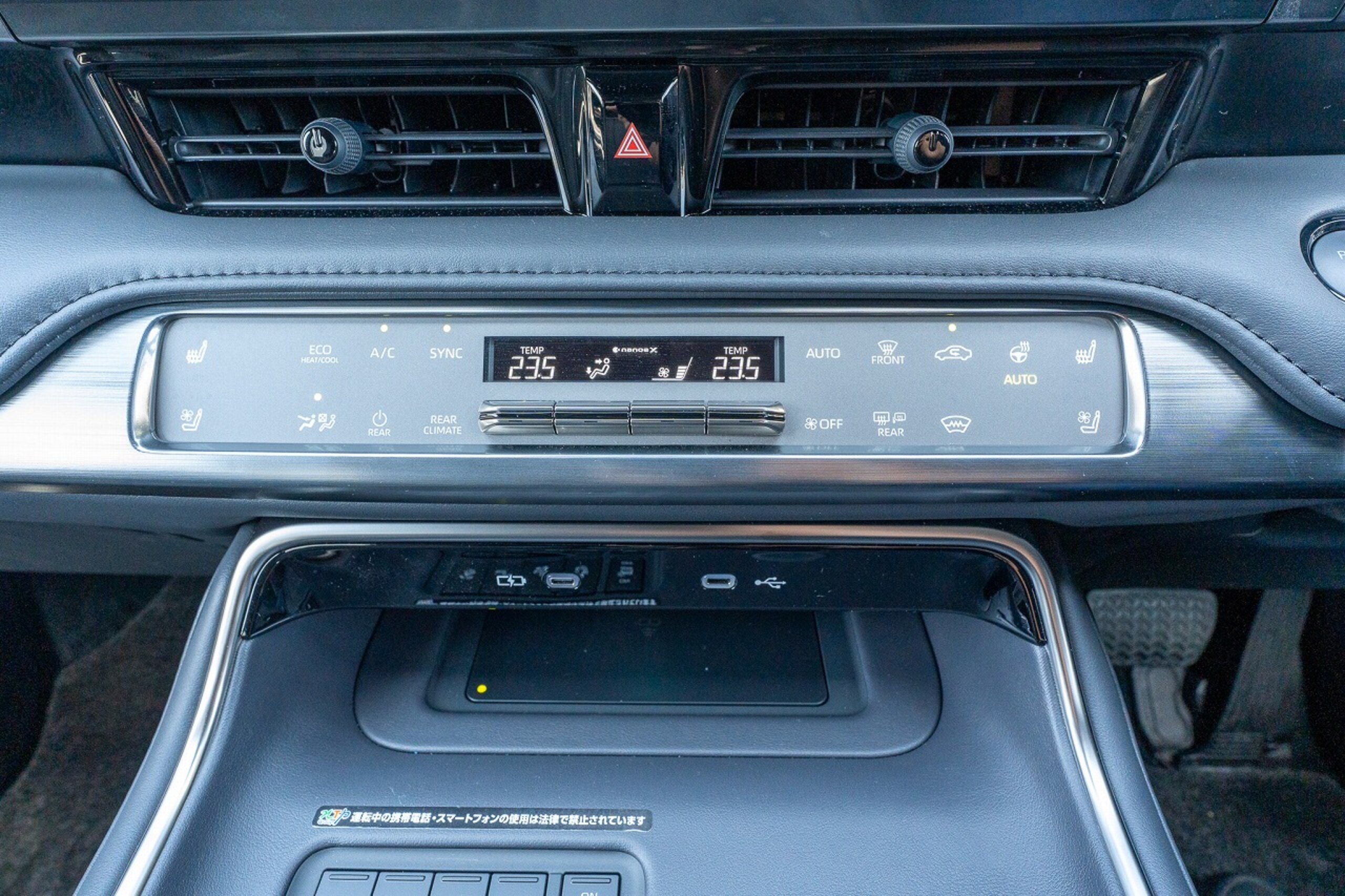 2025 Toyota Century — Photo 22 / 37
