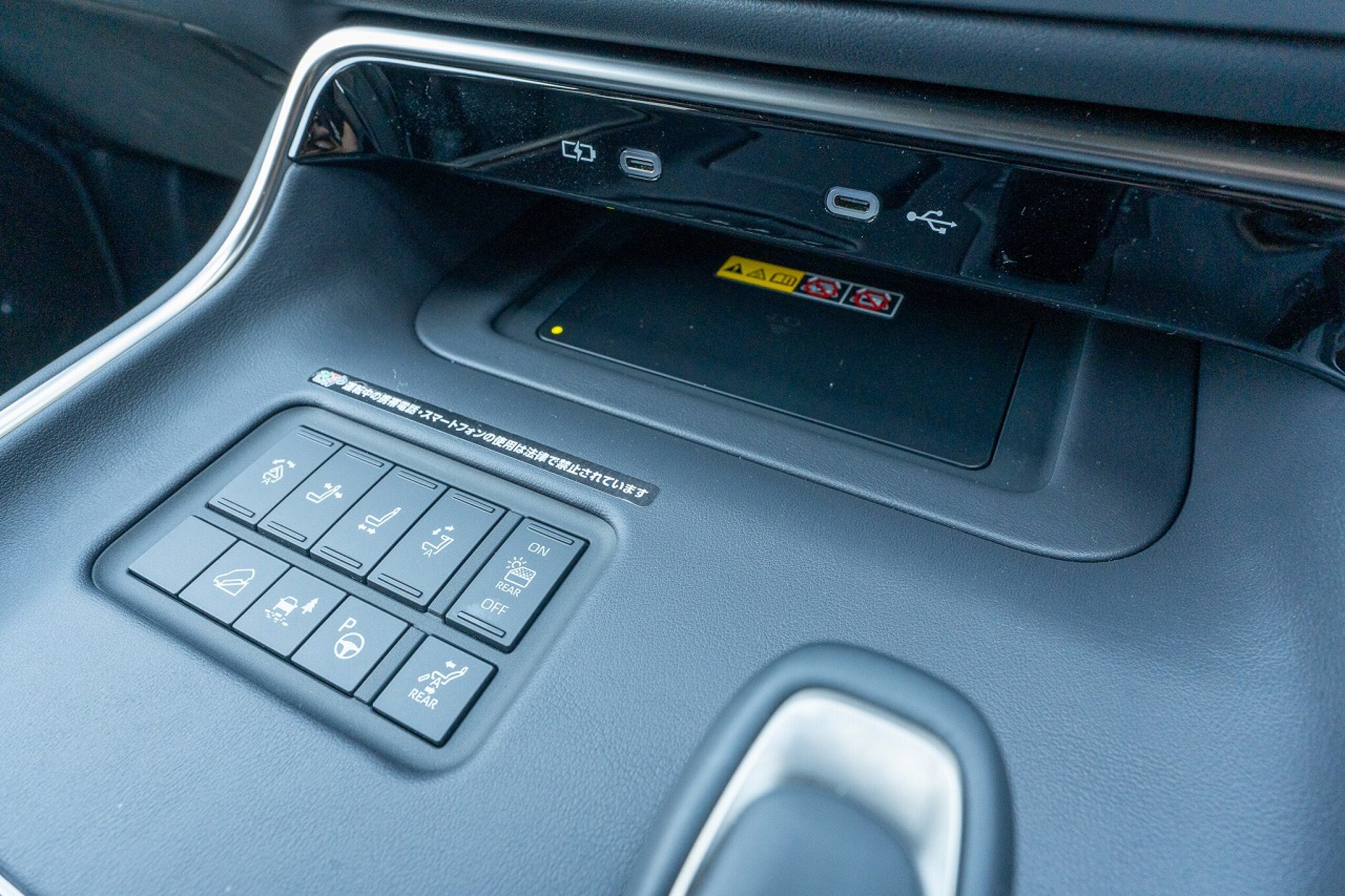 2025 Toyota Century — Photo 23 / 37