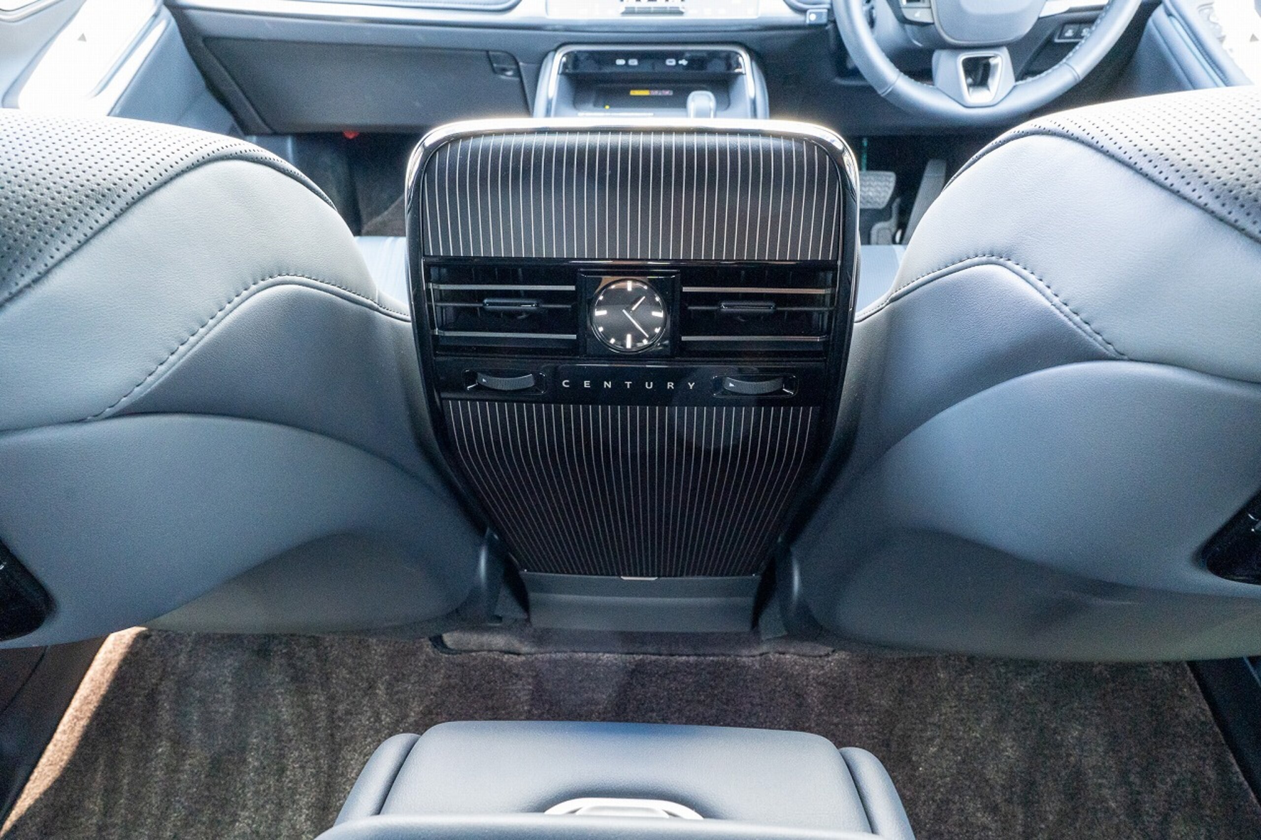2025 Toyota Century — Photo 28 / 37