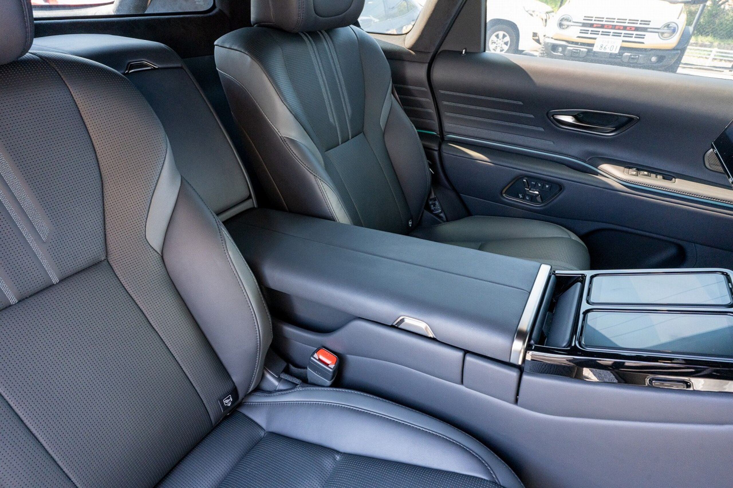 2025 Toyota Century — Photo 29 / 37