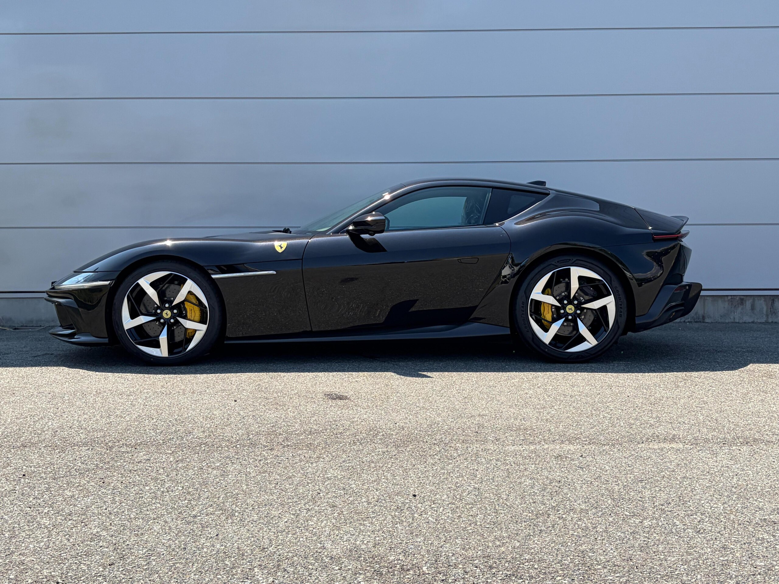 2026 Ferrari 12Cilindri — Photo 10 / 37