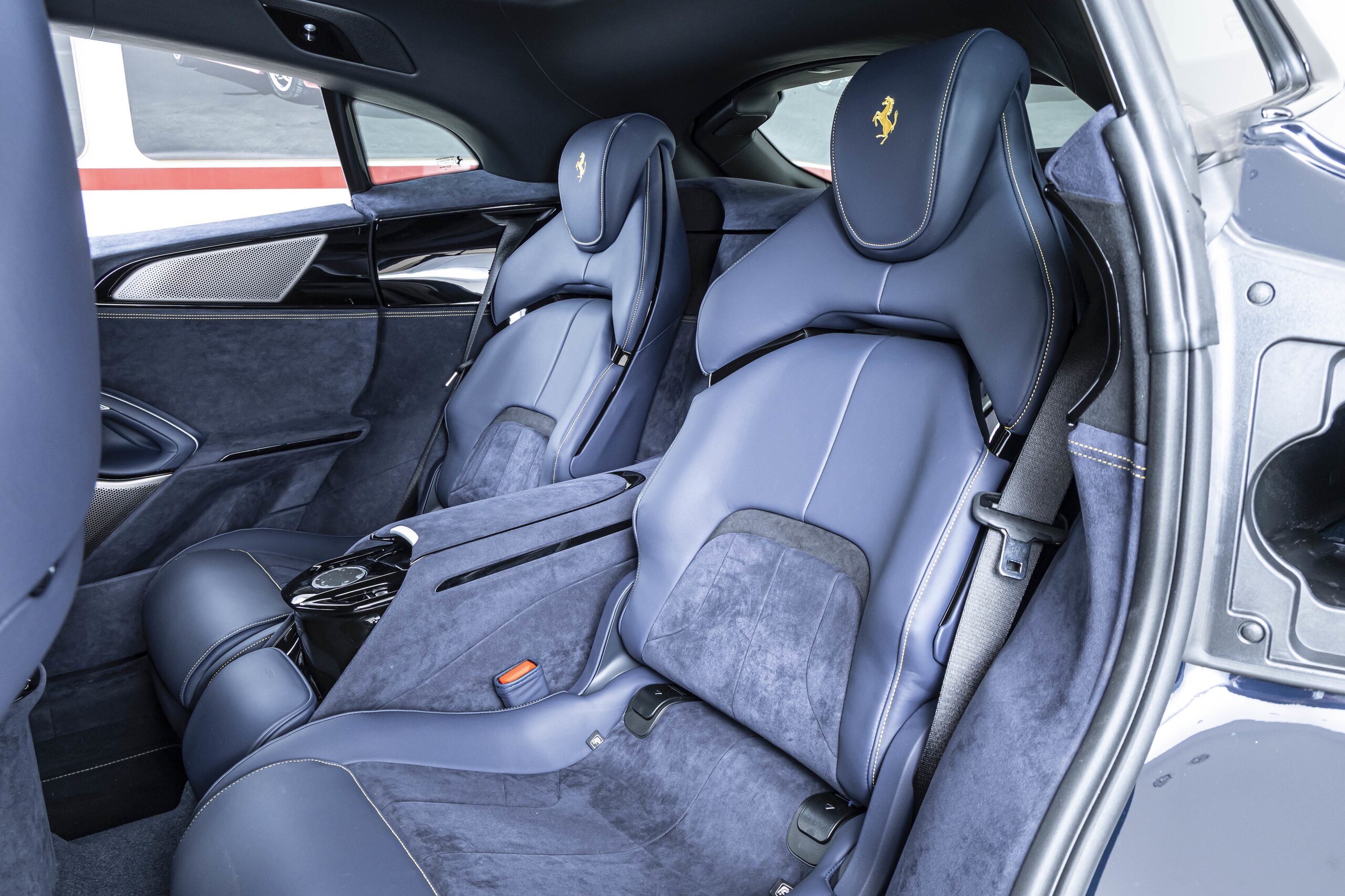 2026 Ferrari Purosangue — Photo 15 / 29