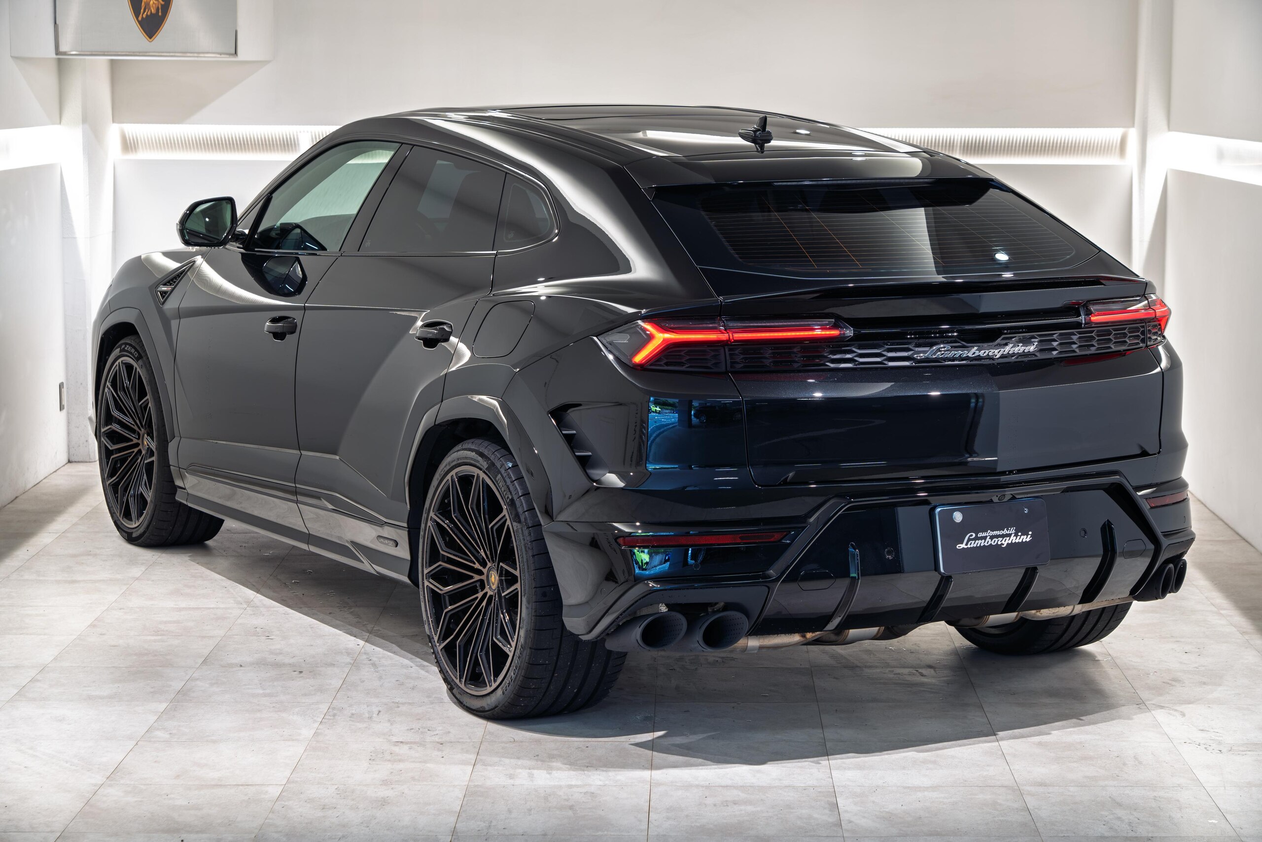 2026 Lamborghini Urus SE — Photo 6 / 26