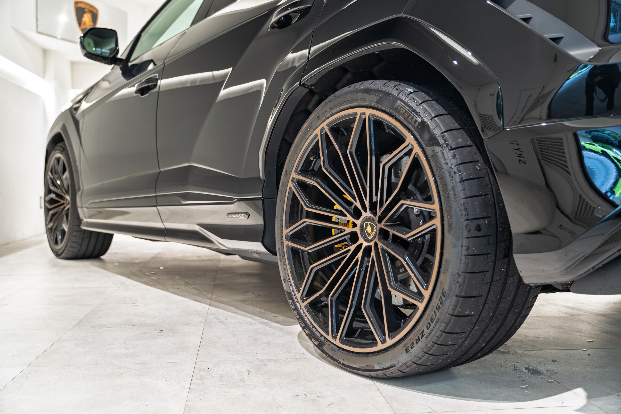 2026 Lamborghini Urus SE — Photo 12 / 26