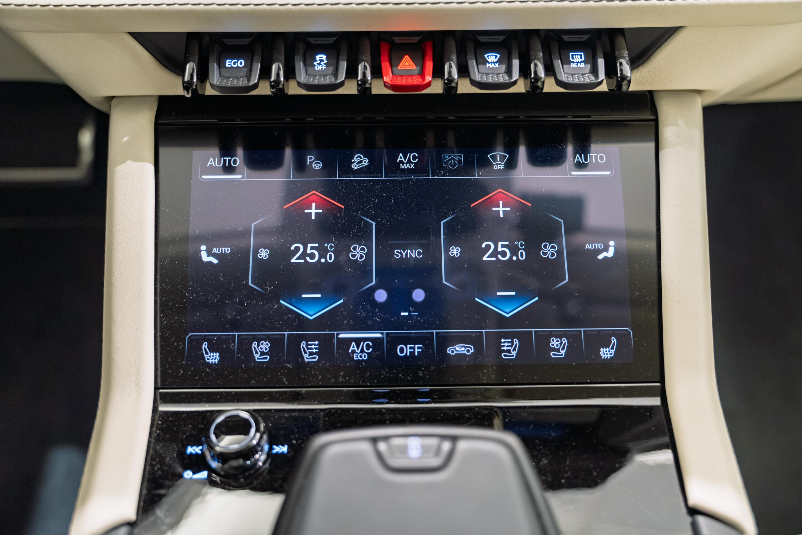 2026 Lamborghini Urus SE — Photo 25 / 26