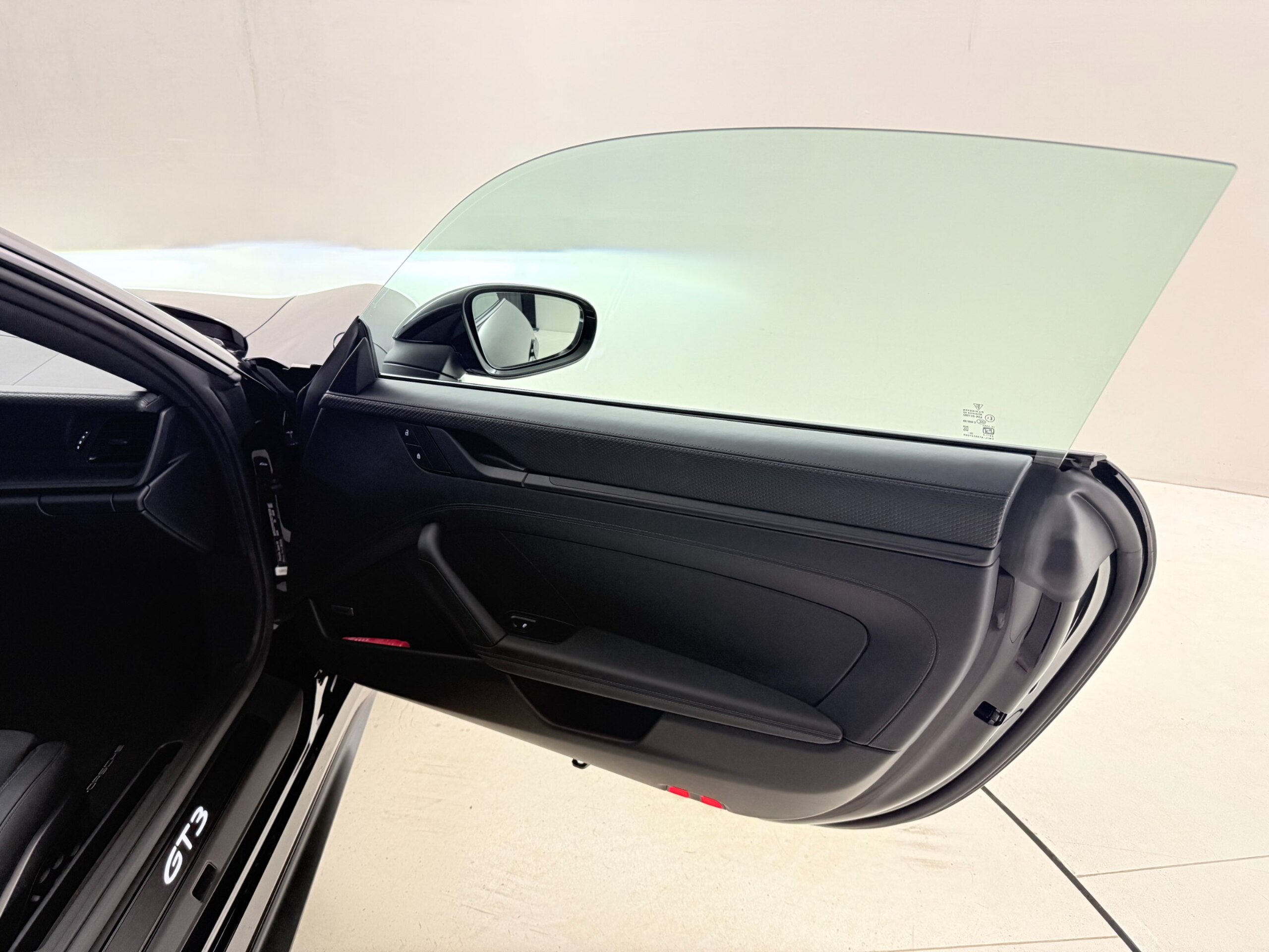 2026 Porsche 911 GT3 — Photo 34 / 49