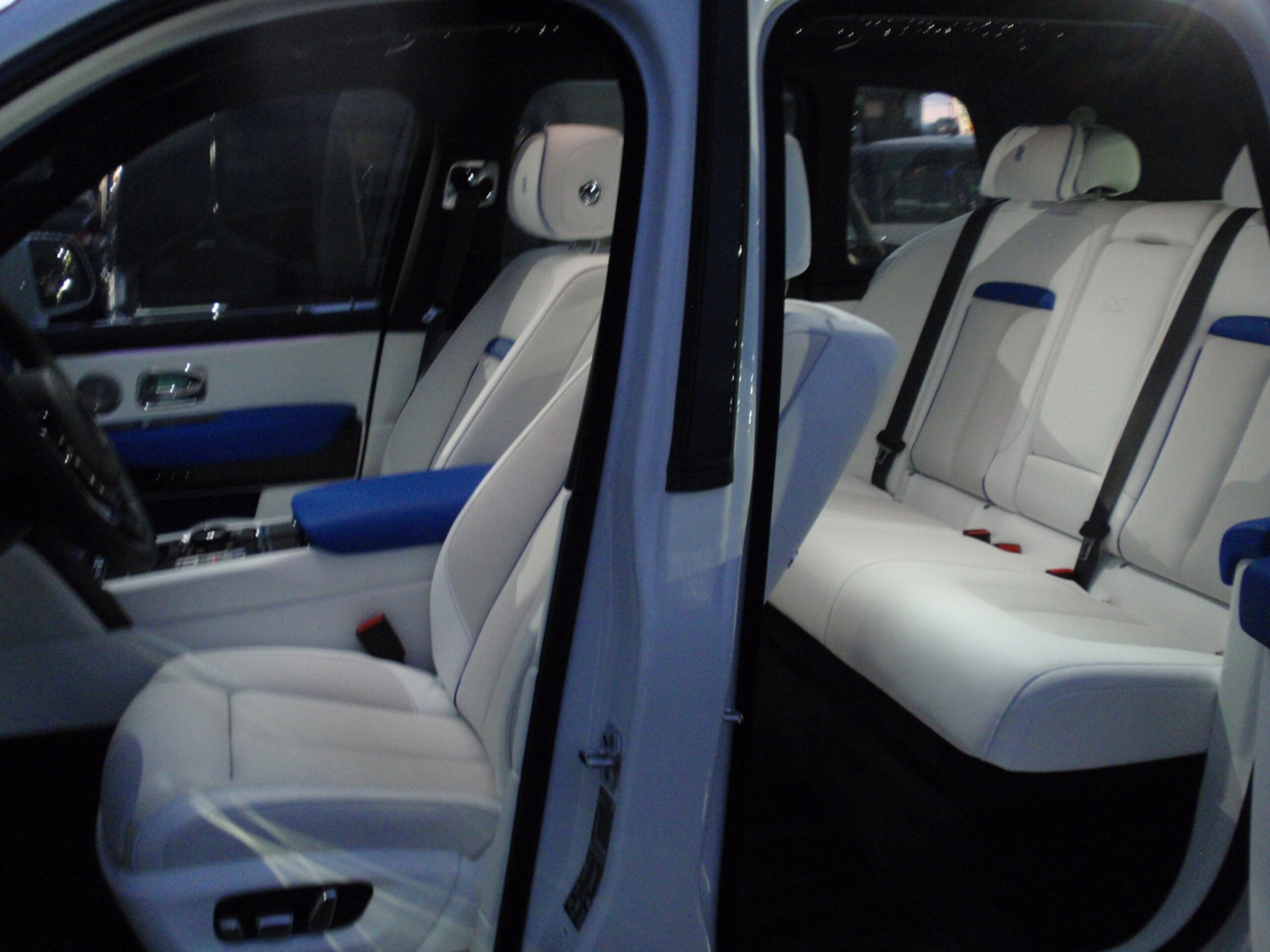 2026 Rolls-Royce Cullinan Black Badge — Photo 12 / 70