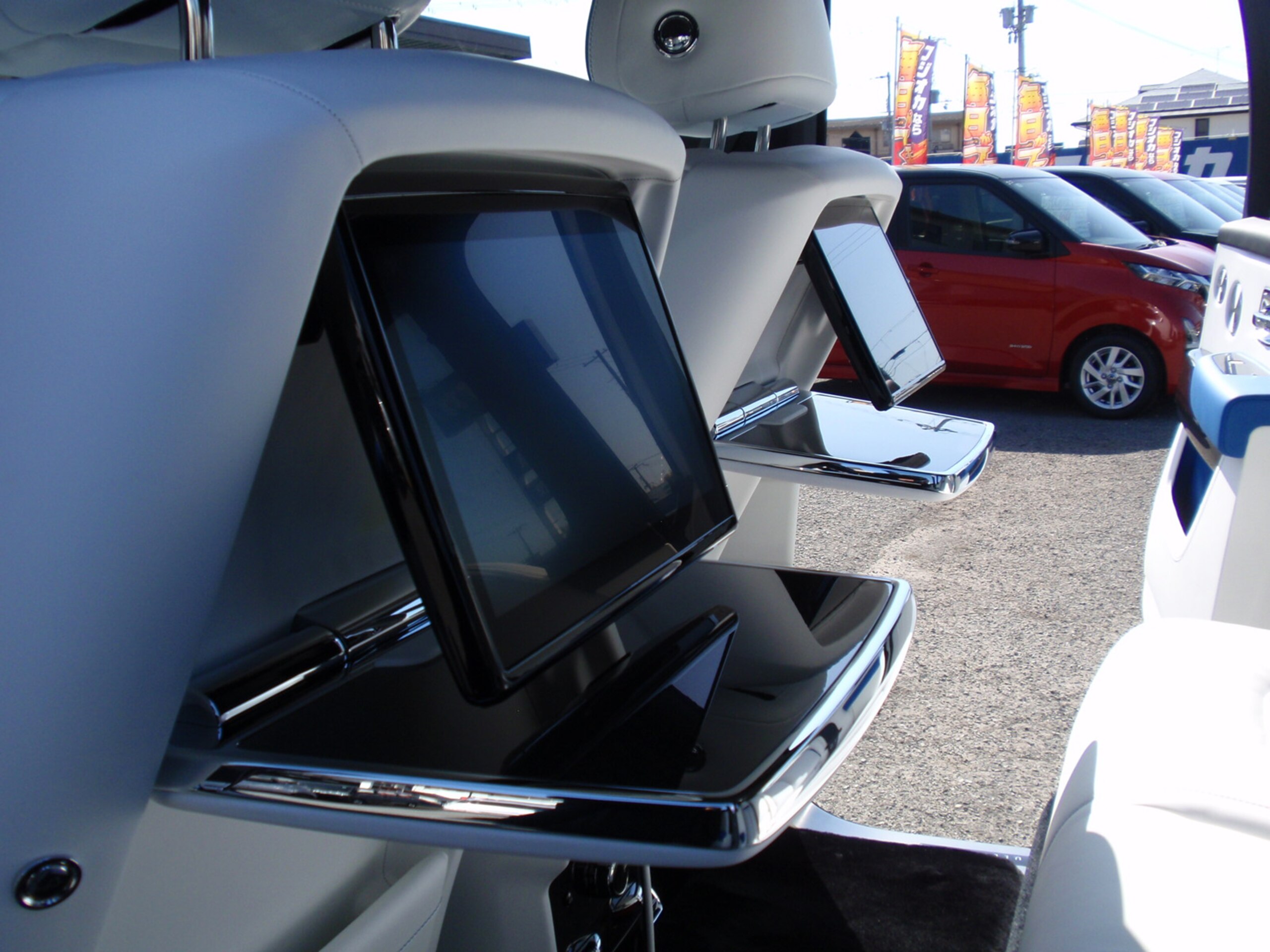 2026 Rolls-Royce Cullinan Black Badge — Photo 13 / 70