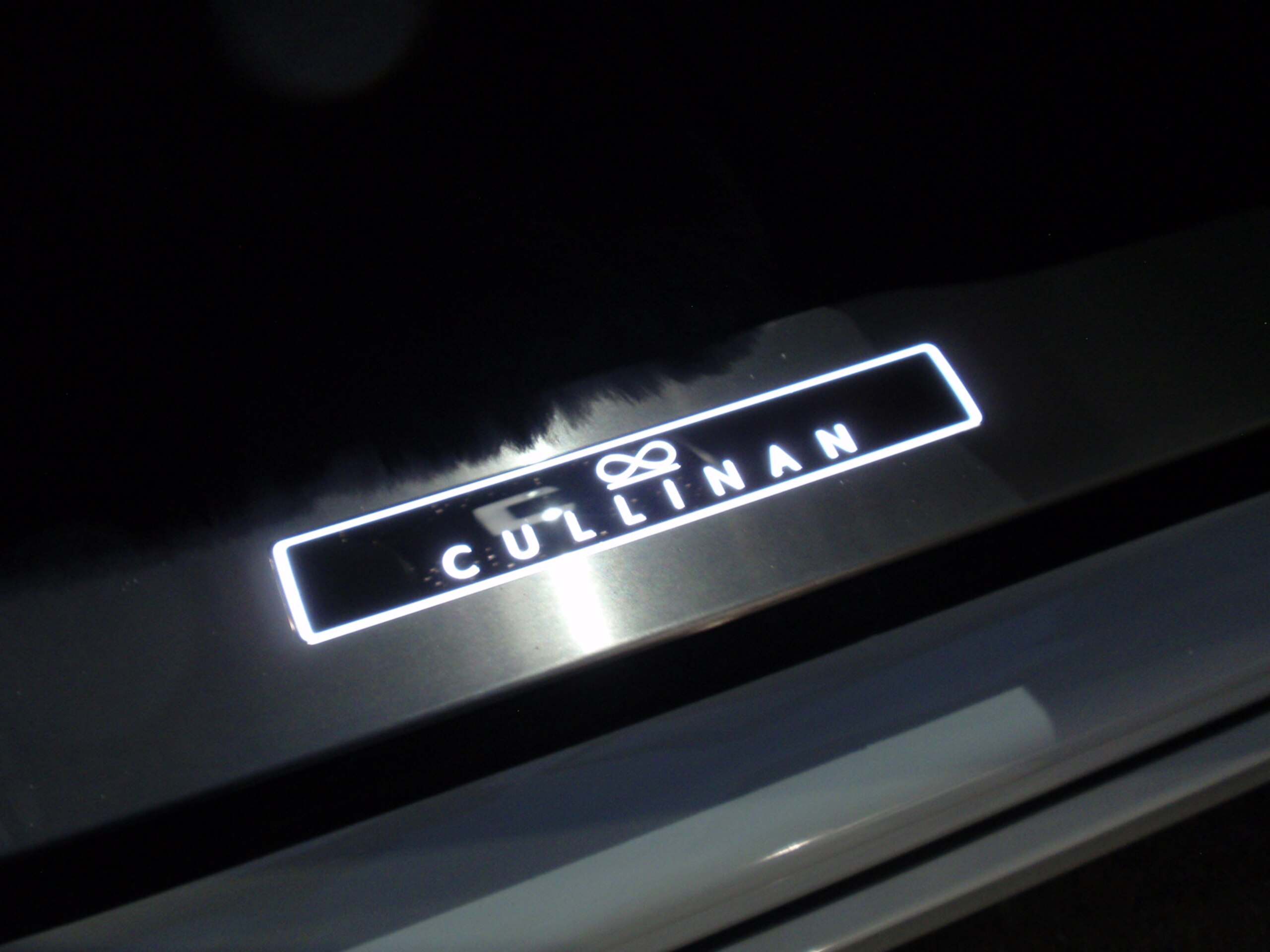 2026 Rolls-Royce Cullinan Black Badge — Photo 18 / 70