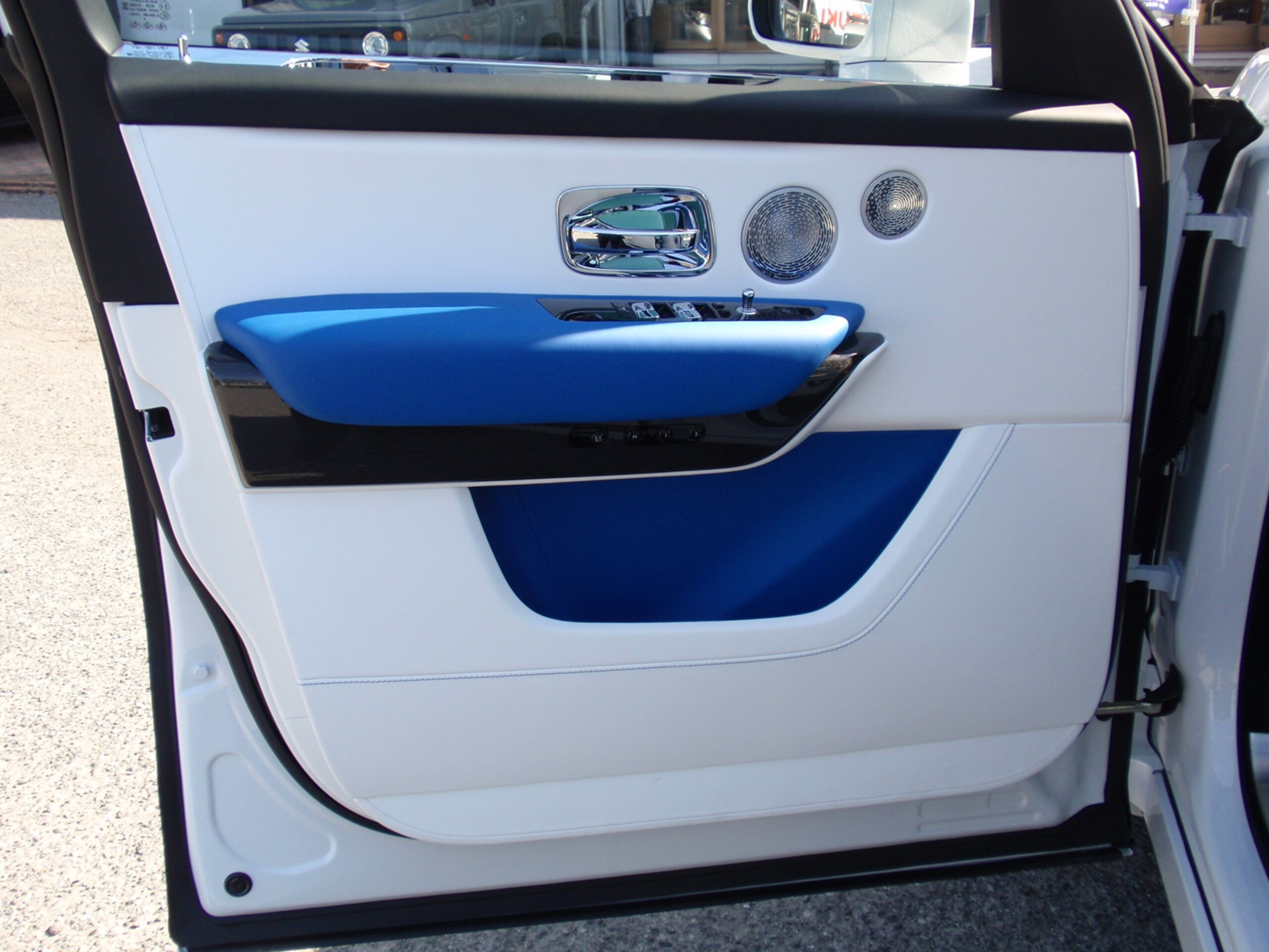 2026 Rolls-Royce Cullinan Black Badge — Photo 21 / 70