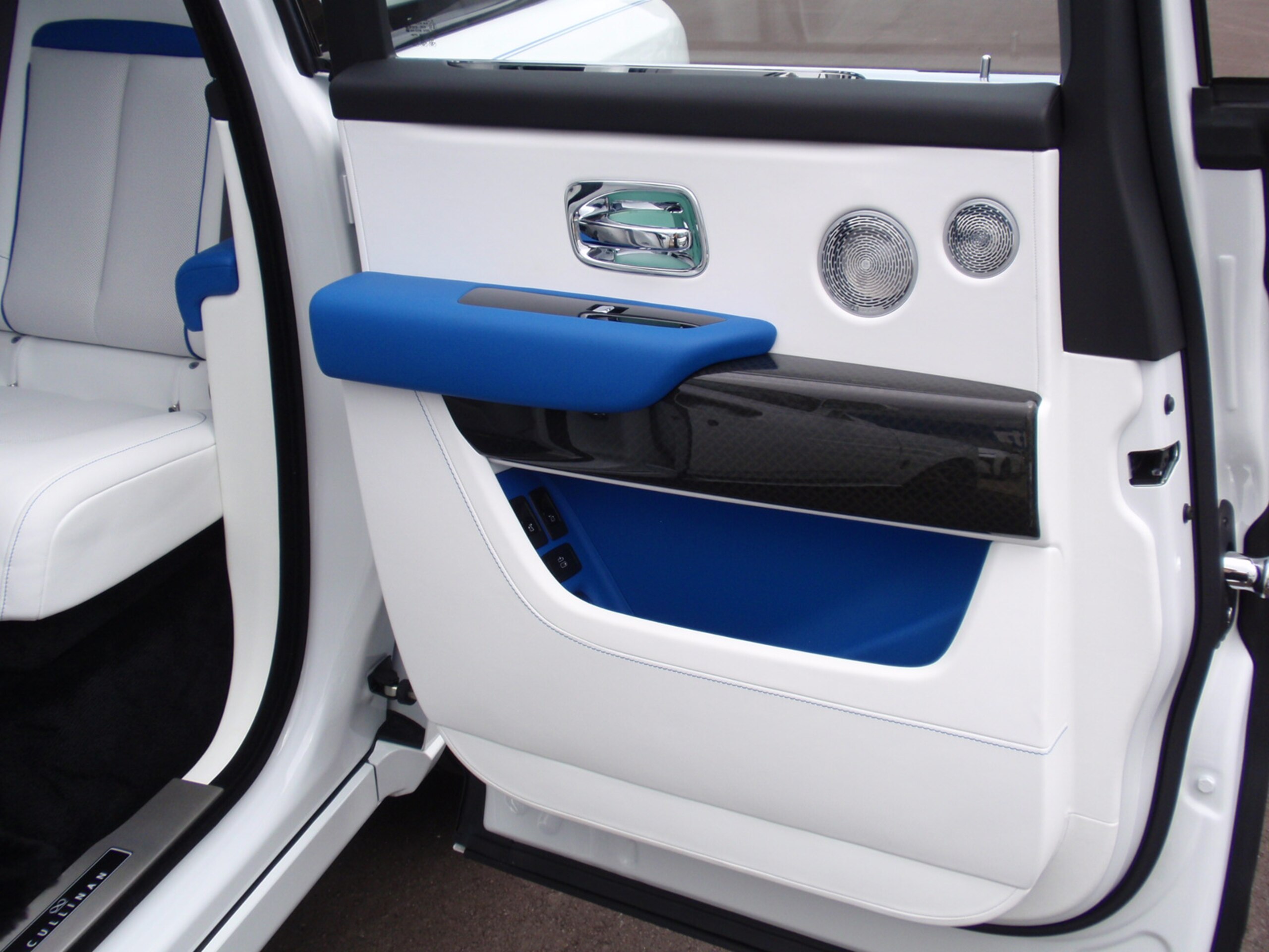 2026 Rolls-Royce Cullinan Black Badge — Photo 22 / 70