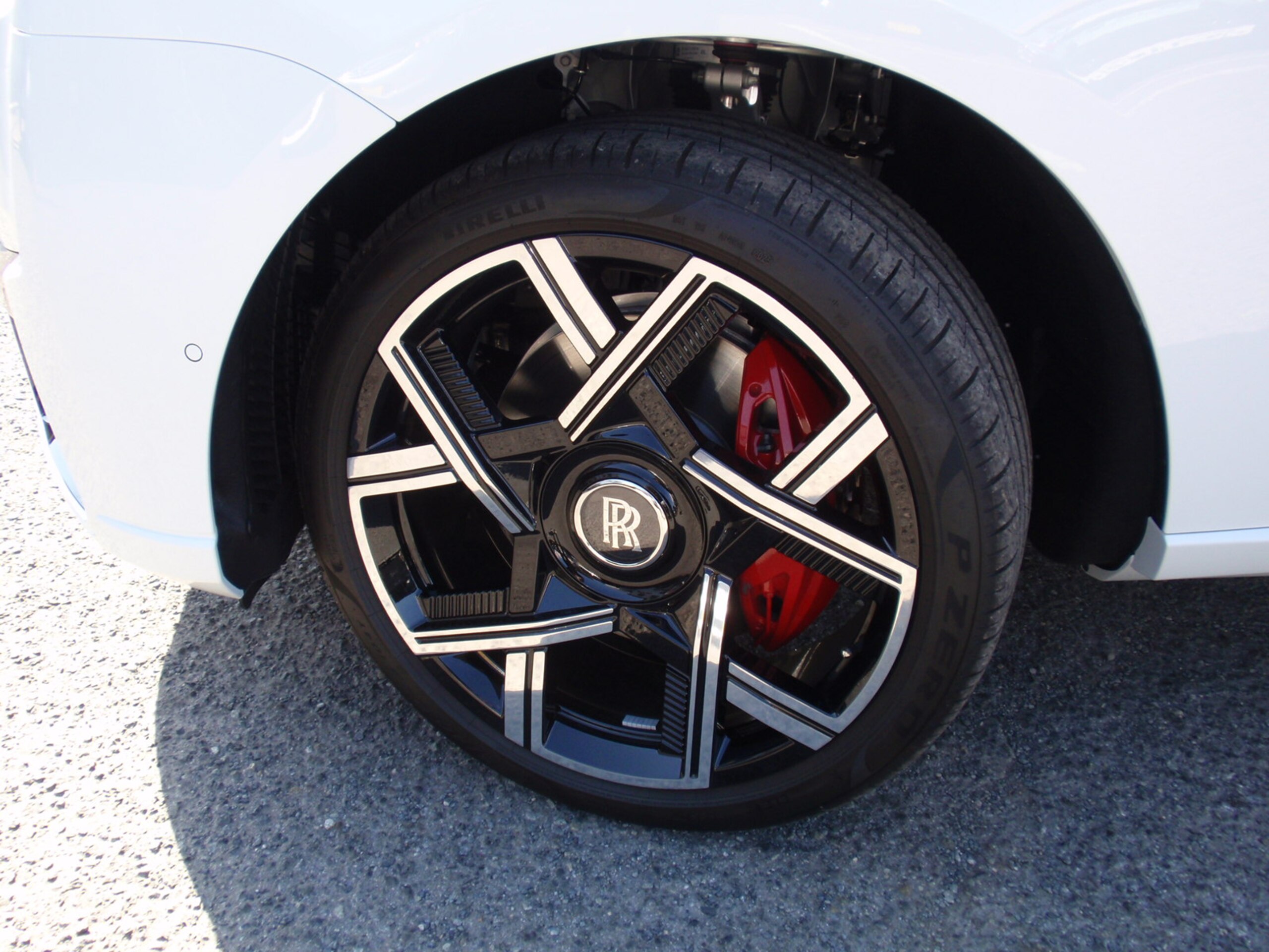 2026 Rolls-Royce Cullinan Black Badge — Photo 25 / 70