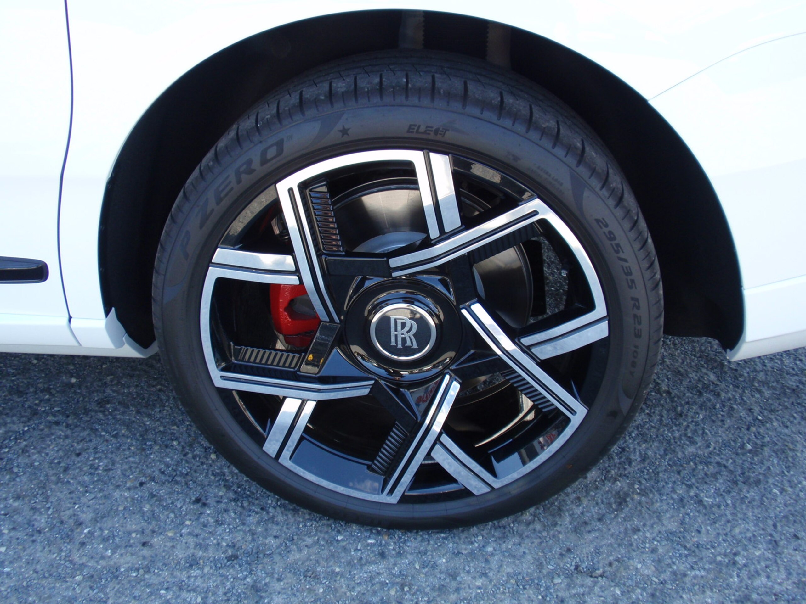 2026 Rolls-Royce Cullinan Black Badge — Photo 26 / 70
