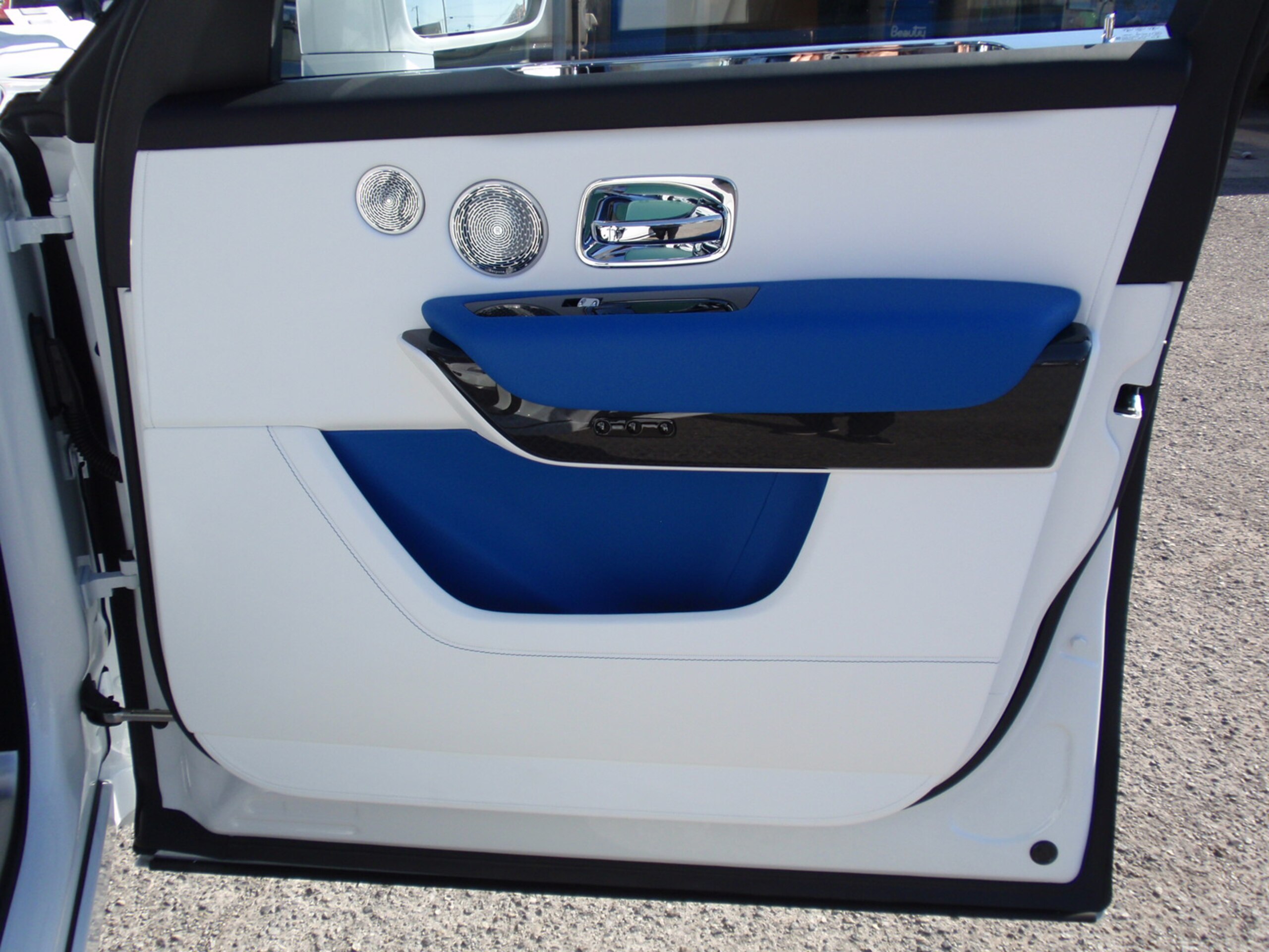 2026 Rolls-Royce Cullinan Black Badge — Photo 27 / 70