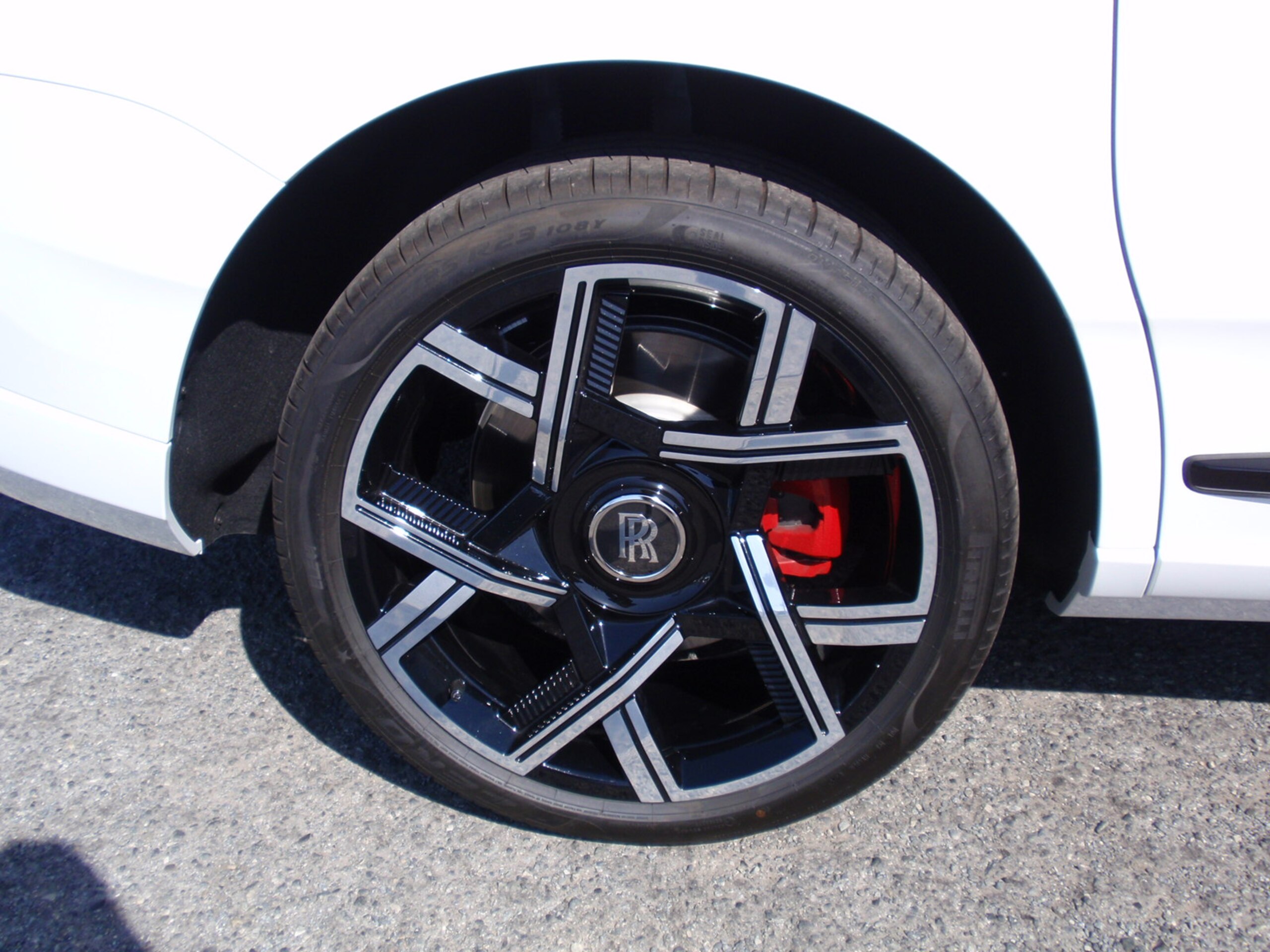 2026 Rolls-Royce Cullinan Black Badge — Photo 31 / 70