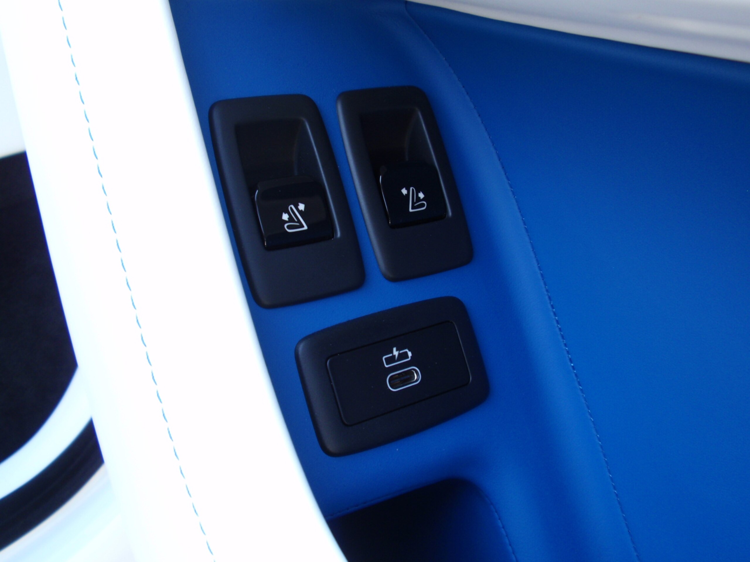 2026 Rolls-Royce Cullinan Black Badge — Photo 59 / 70