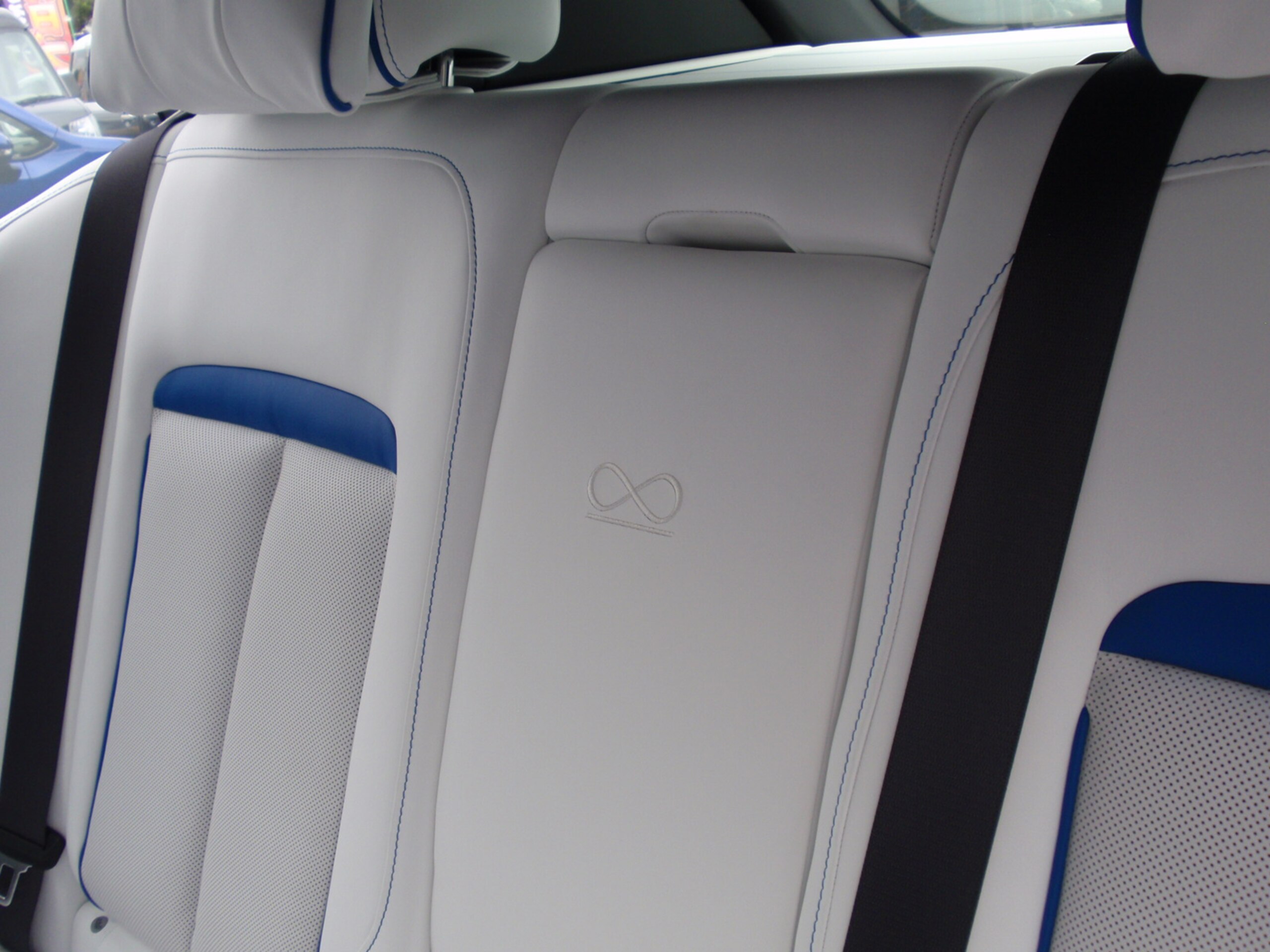 2026 Rolls-Royce Cullinan Black Badge — Photo 66 / 70