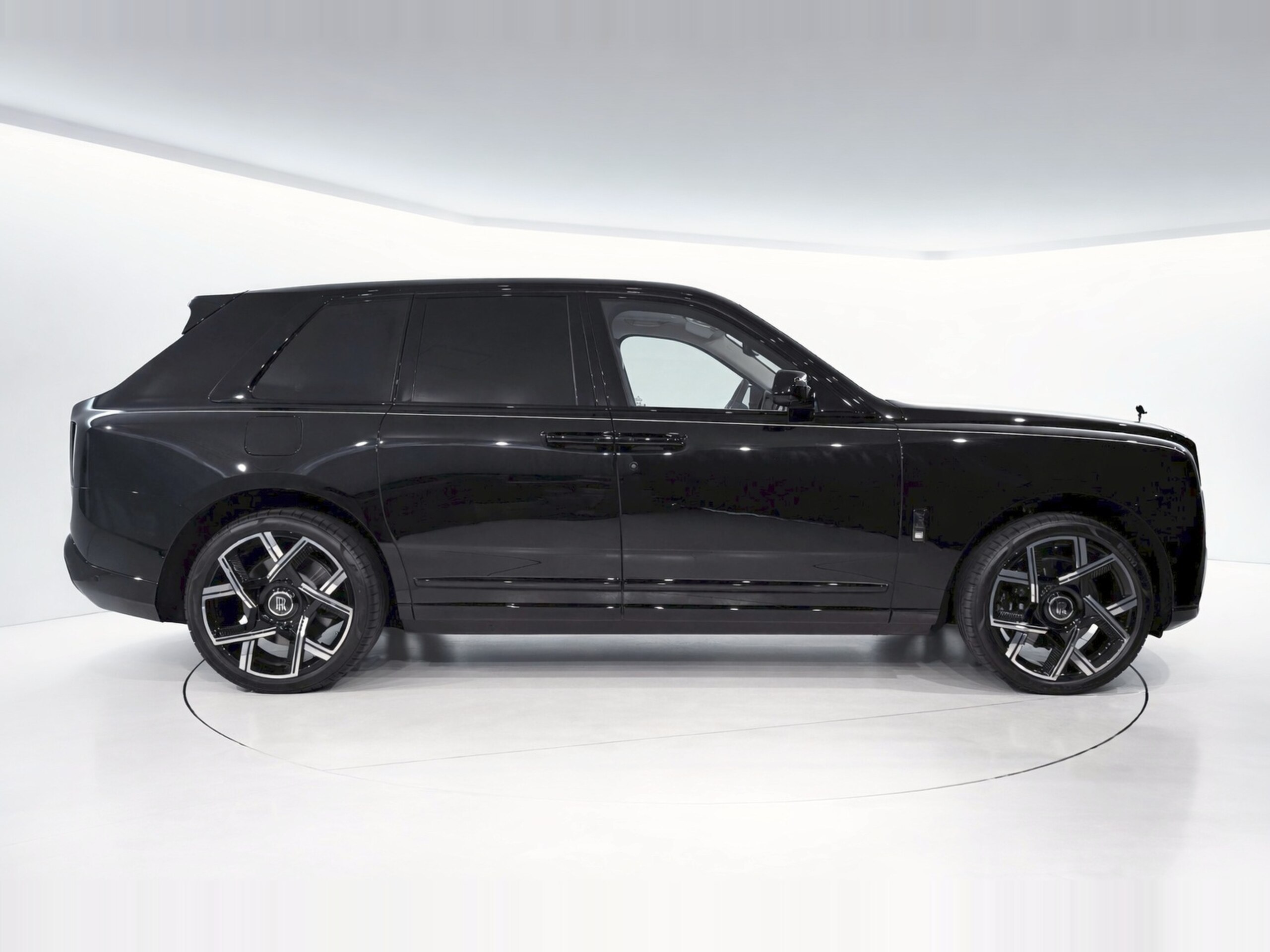 2026 Rolls-Royce Cullinan Black Badge — Photo 13 / 59