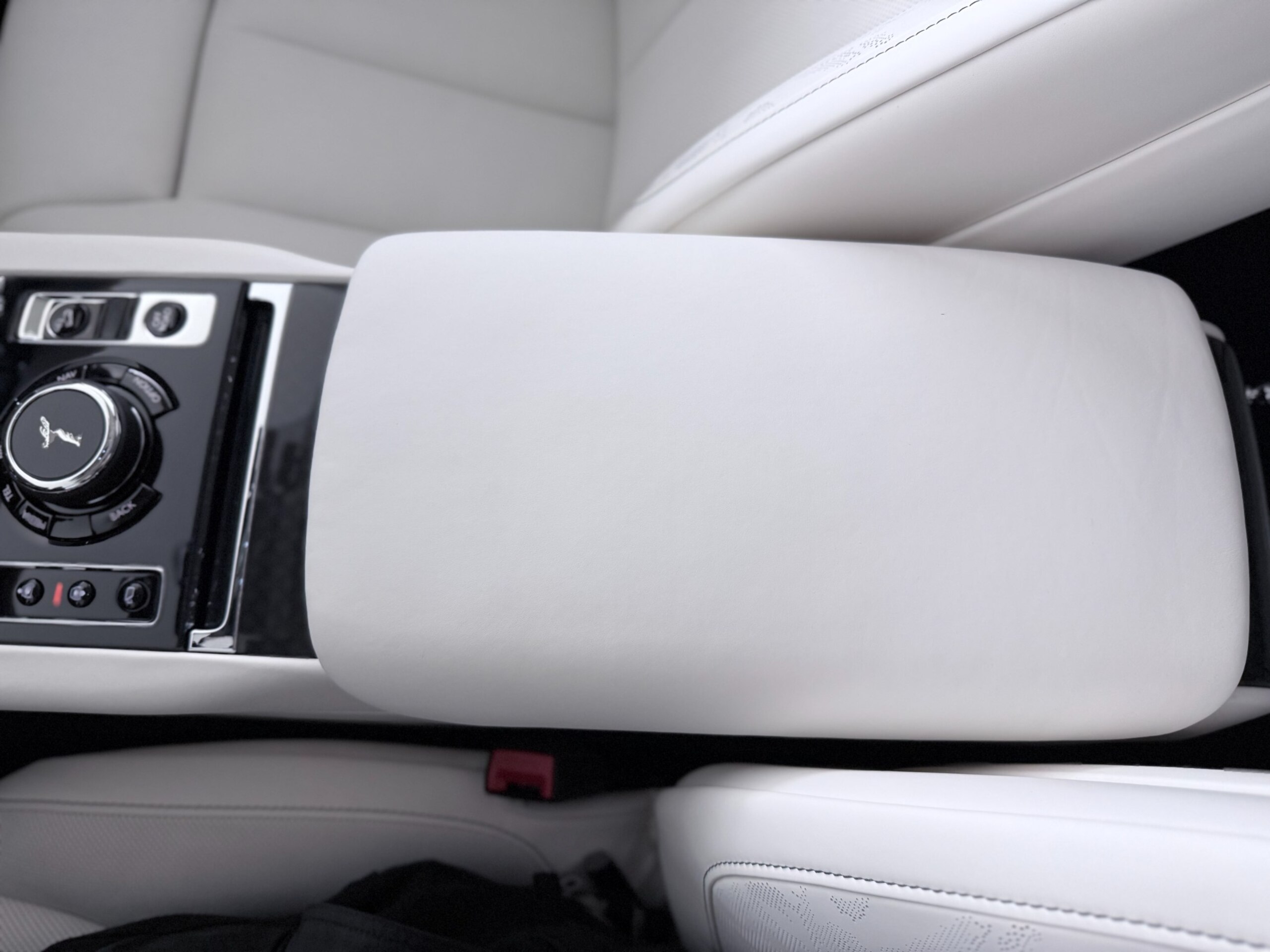2026 Rolls-Royce Cullinan Black Badge — Photo 25 / 59