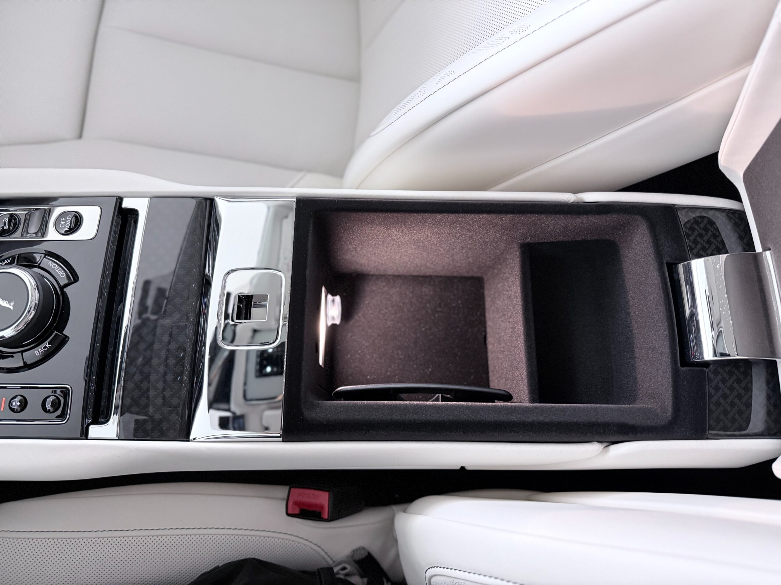 2026 Rolls-Royce Cullinan Black Badge — Photo 26 / 59