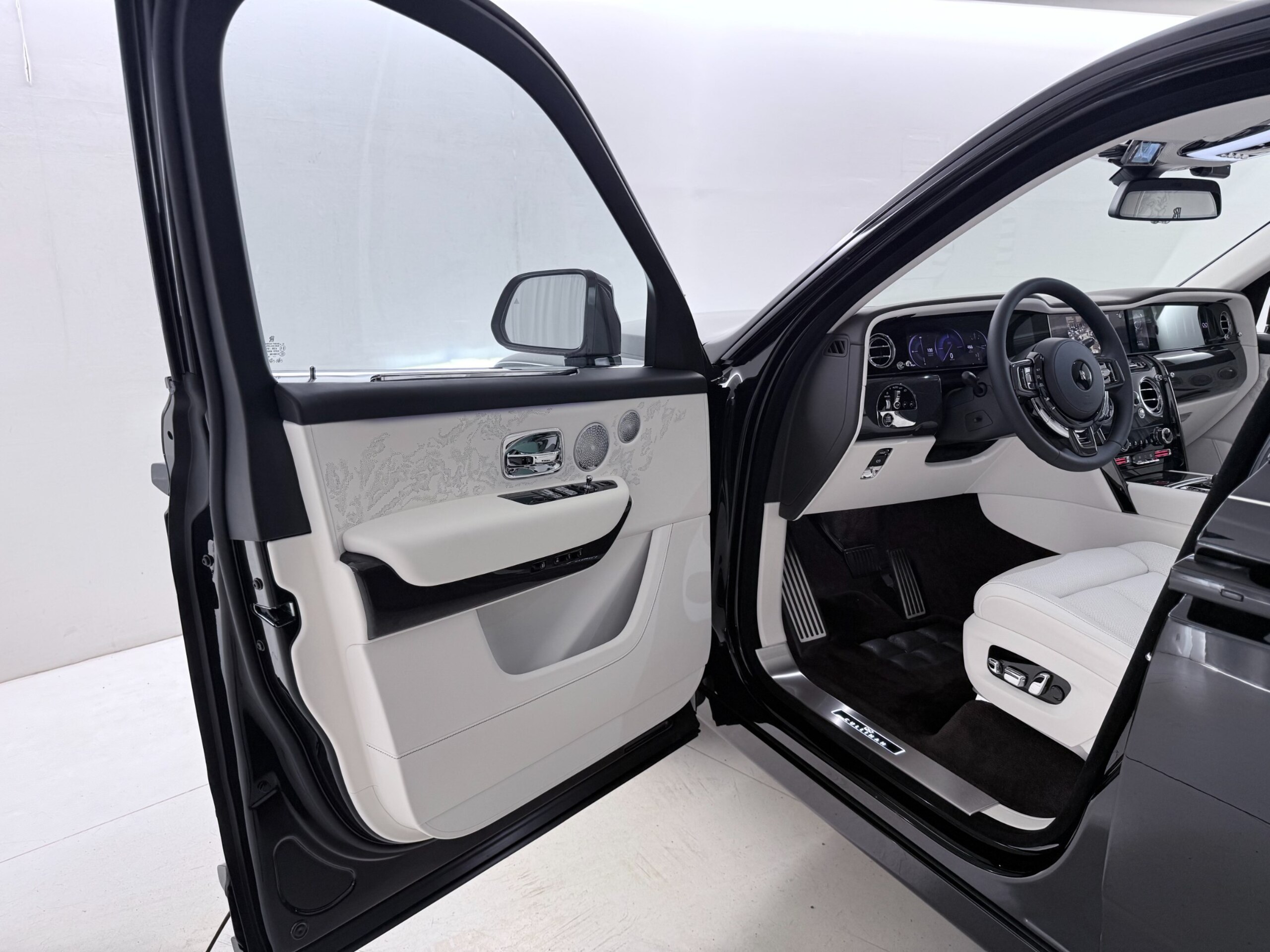 2026 Rolls-Royce Cullinan Black Badge — Photo 27 / 59