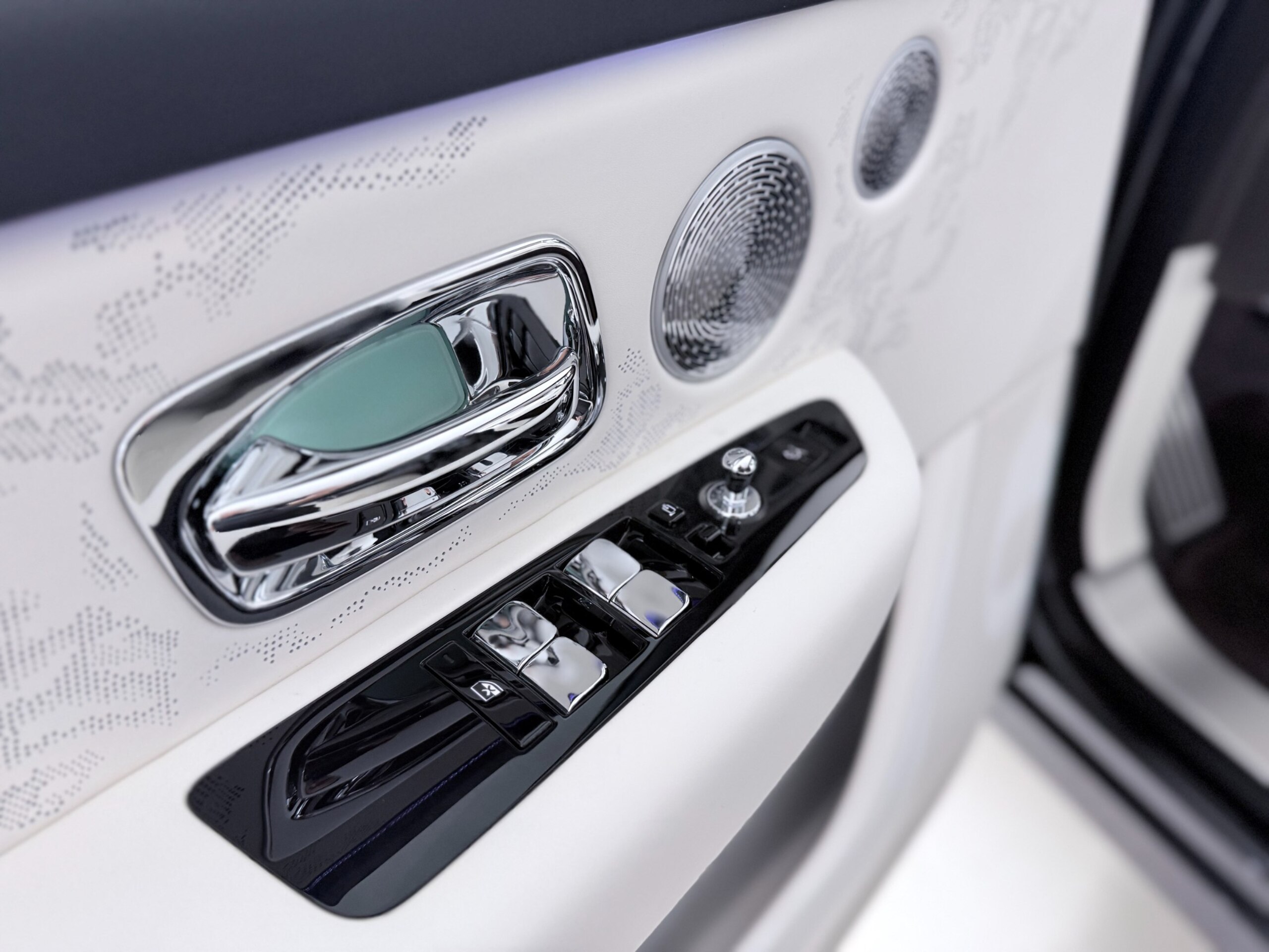 2026 Rolls-Royce Cullinan Black Badge — Photo 28 / 59