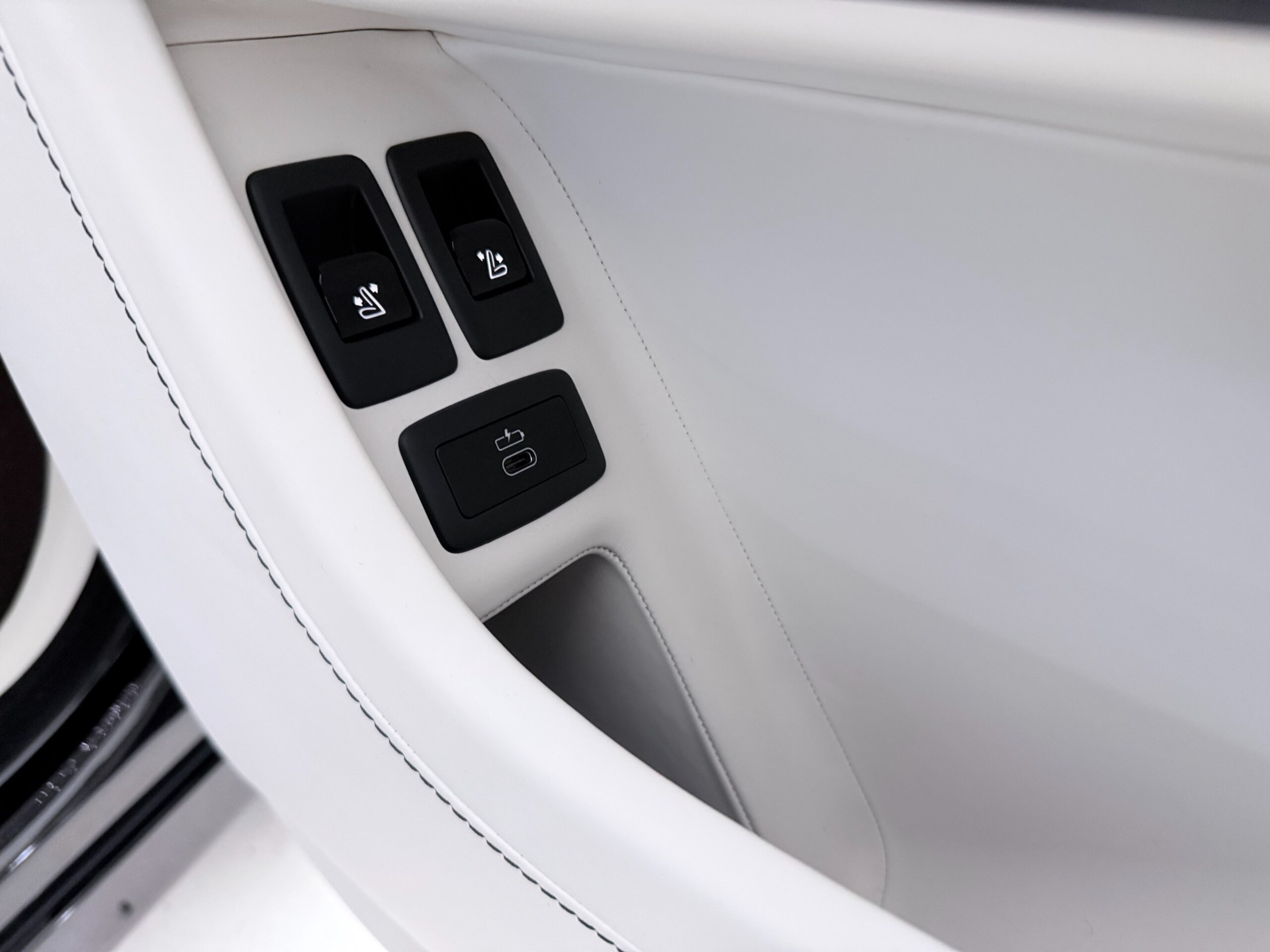 2026 Rolls-Royce Cullinan Black Badge — Photo 32 / 59