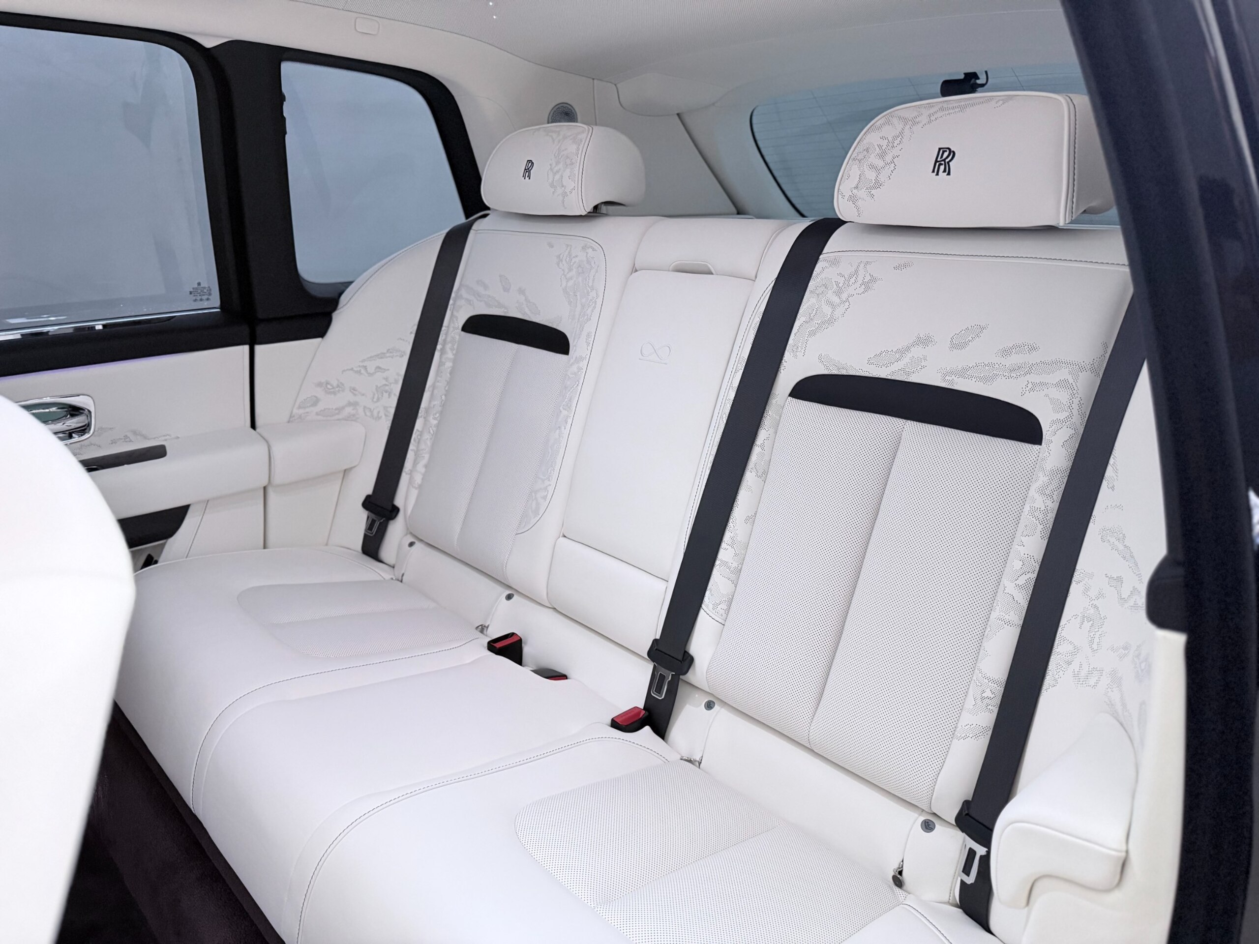 2026 Rolls-Royce Cullinan Black Badge — Photo 34 / 59