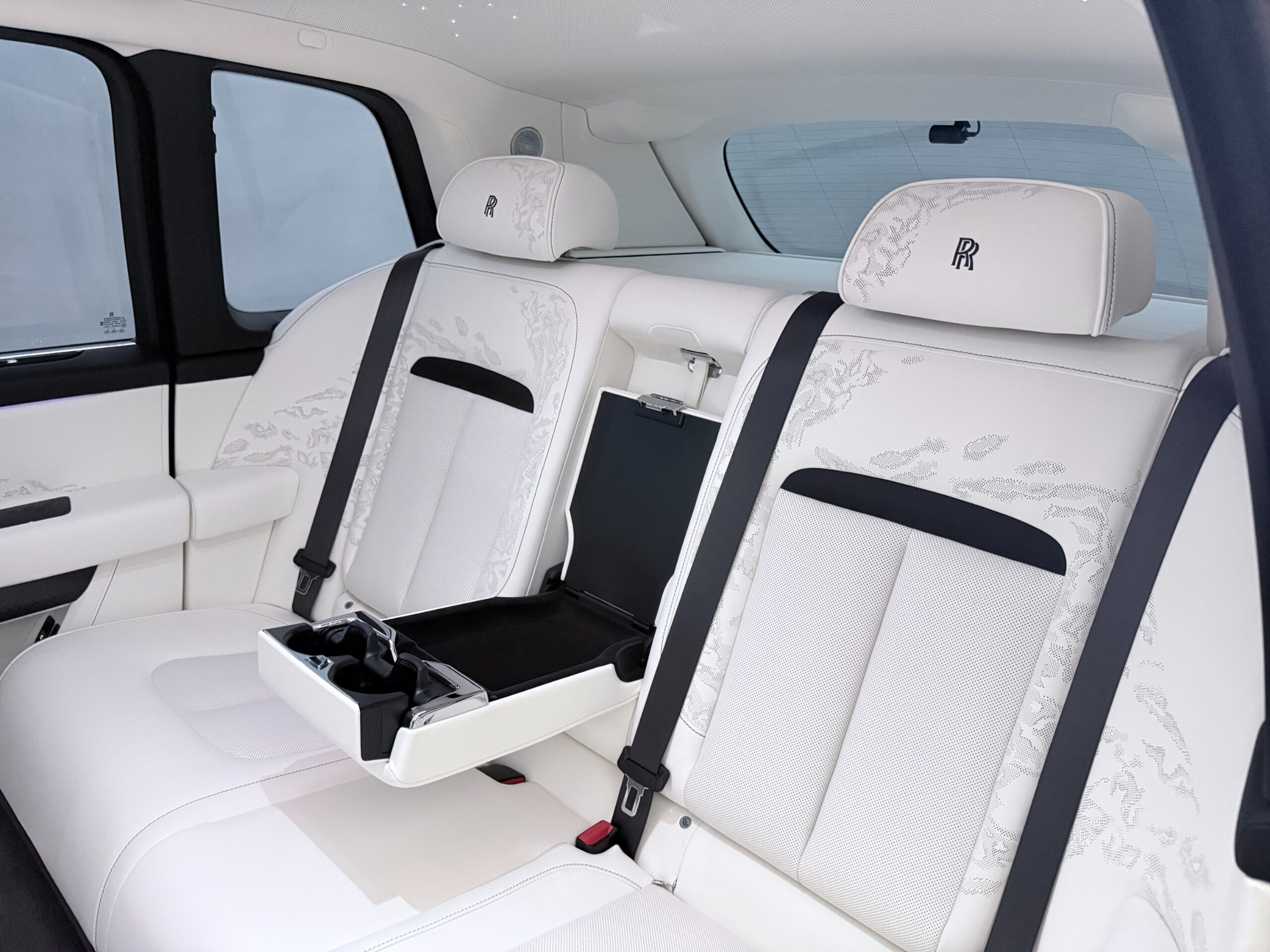 2026 Rolls-Royce Cullinan Black Badge — Photo 36 / 59