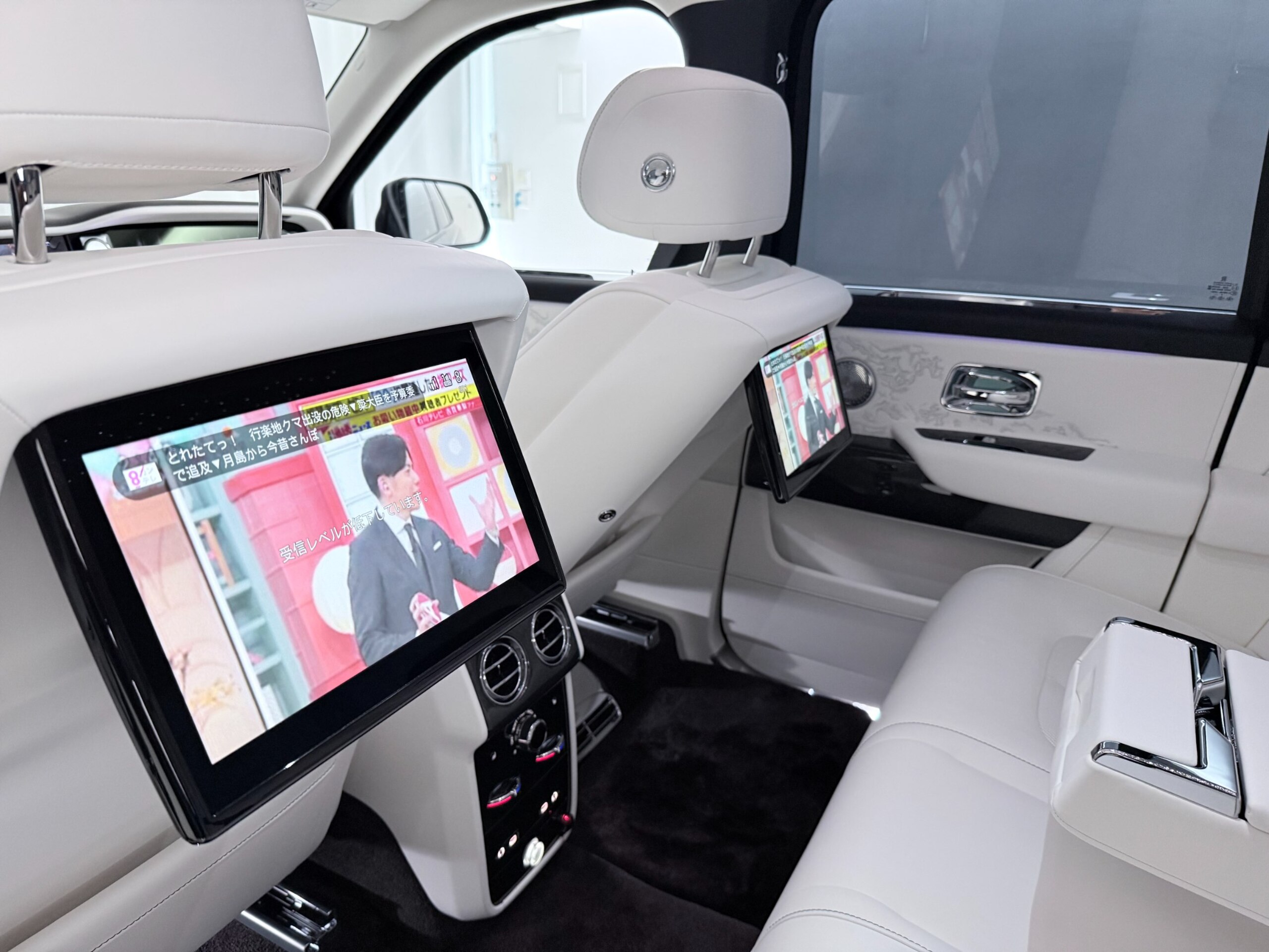 2026 Rolls-Royce Cullinan Black Badge — Photo 37 / 59