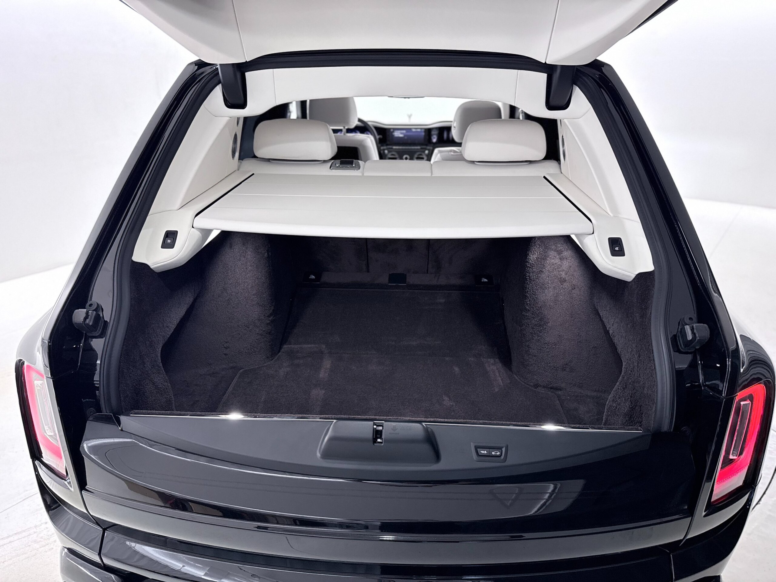 2026 Rolls-Royce Cullinan Black Badge — Photo 41 / 59