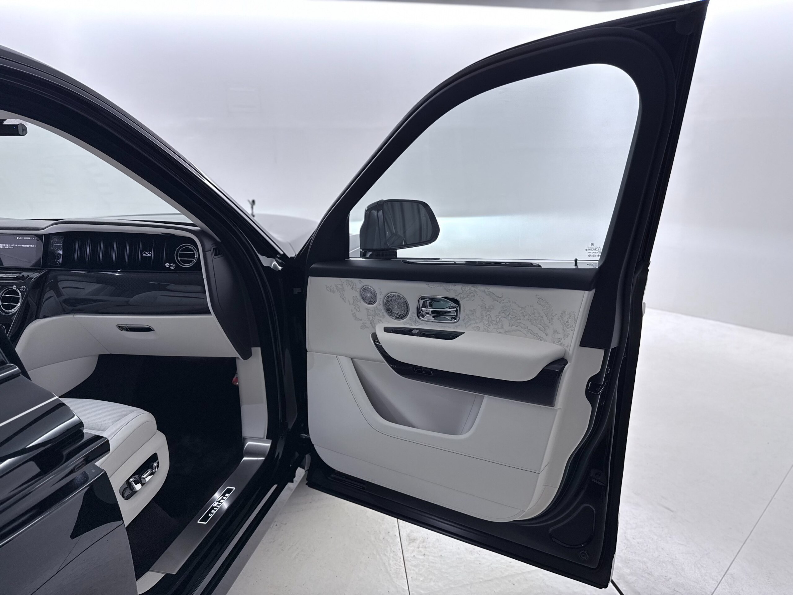 2026 Rolls-Royce Cullinan Black Badge — Photo 43 / 59