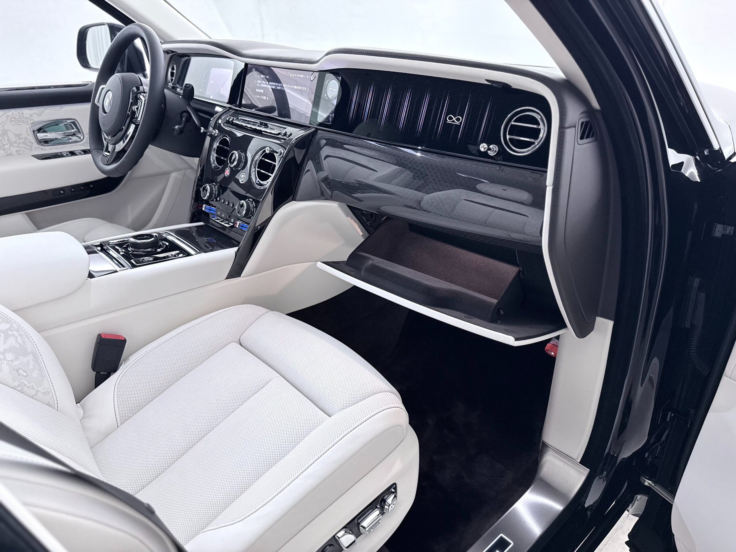 2026 Rolls-Royce Cullinan Black Badge — Photo 46 / 59