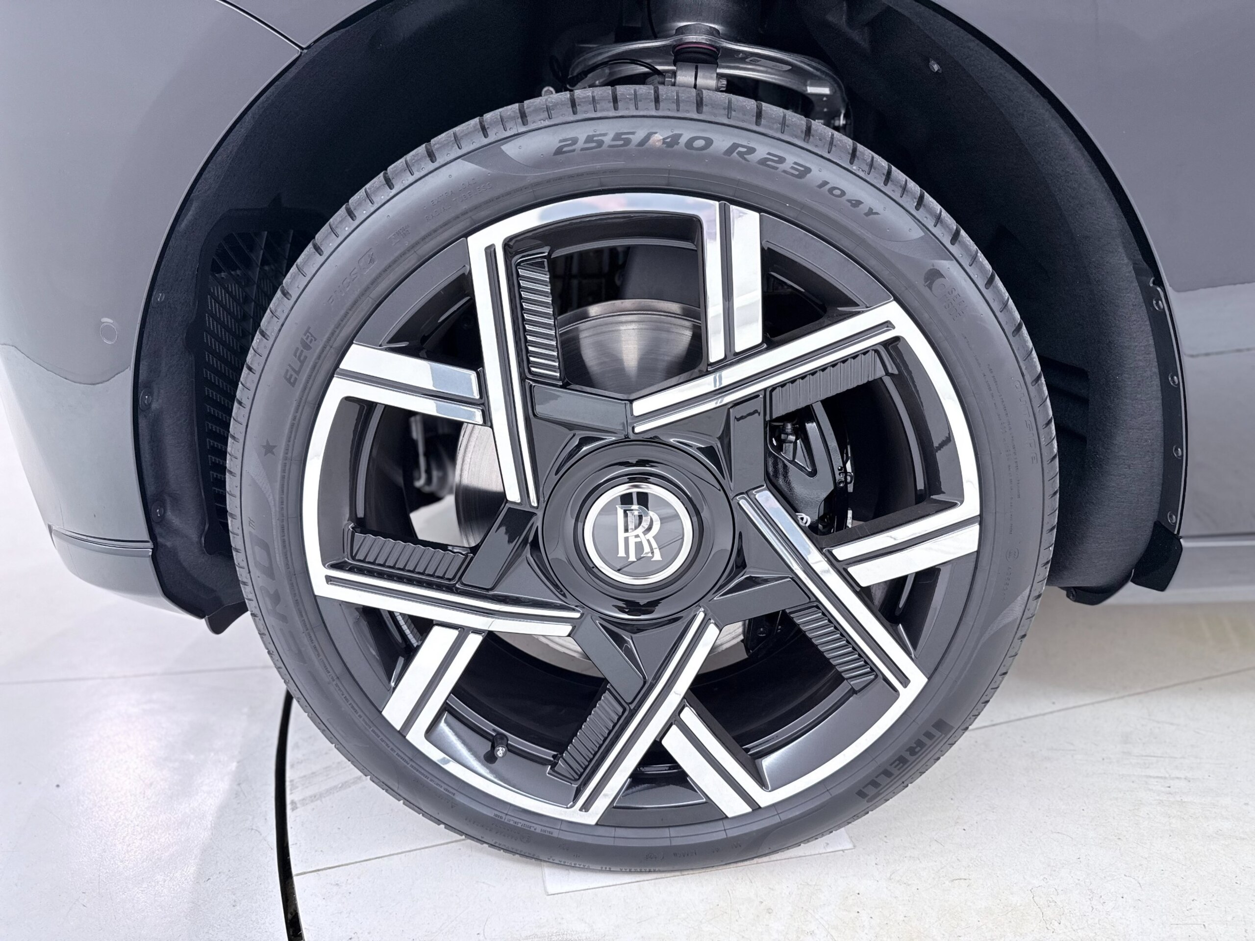 2026 Rolls-Royce Cullinan Black Badge — Photo 55 / 59