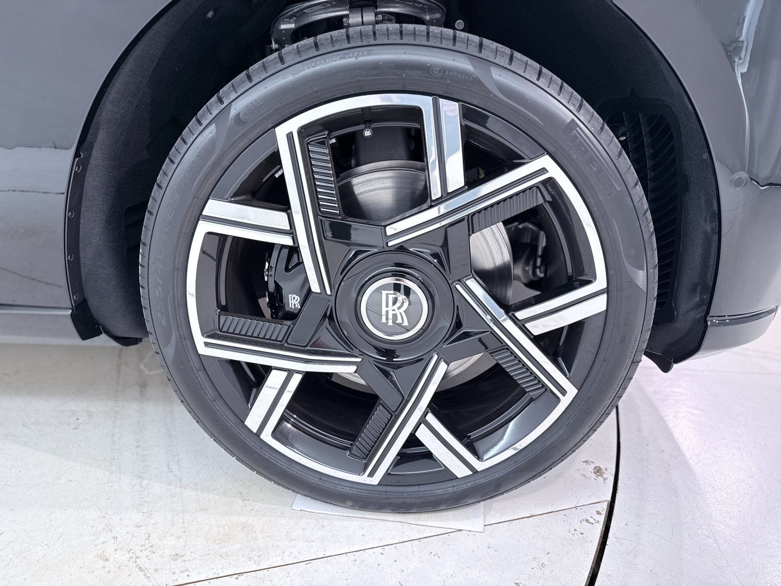 2026 Rolls-Royce Cullinan Black Badge — Photo 56 / 59