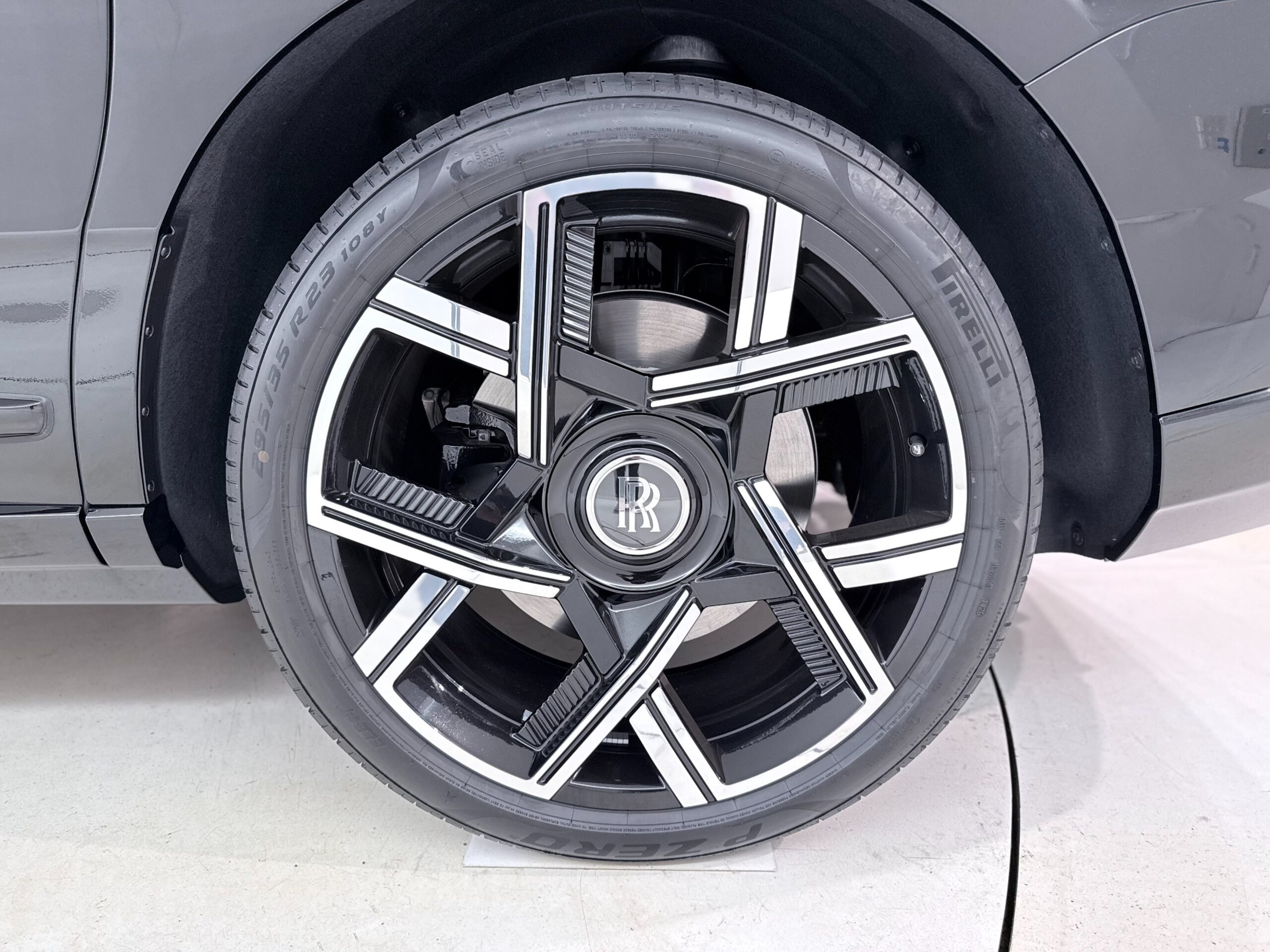 2026 Rolls-Royce Cullinan Black Badge — Photo 57 / 59