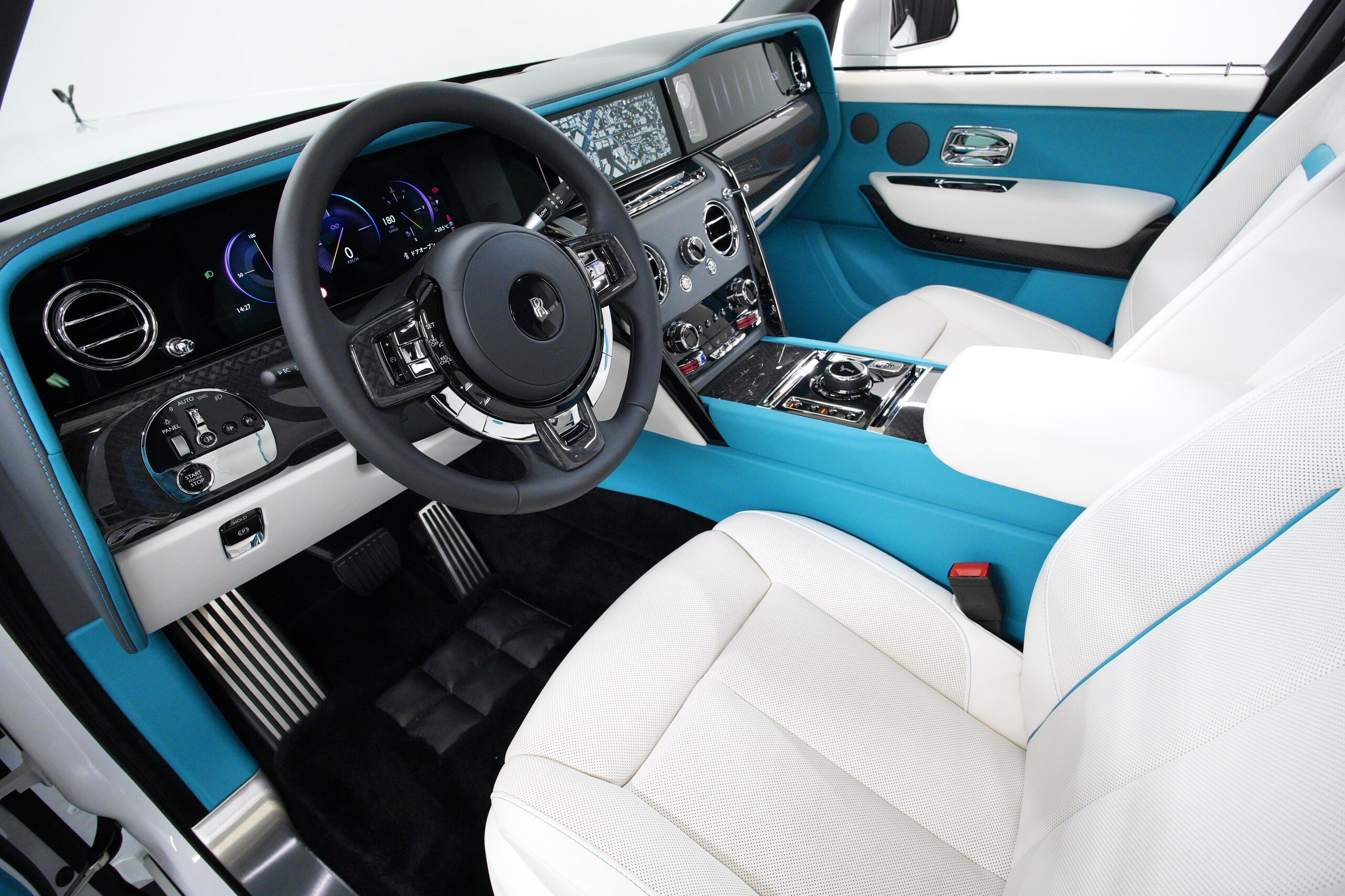 2026 Rolls-Royce Cullinan — Photo 8 / 41