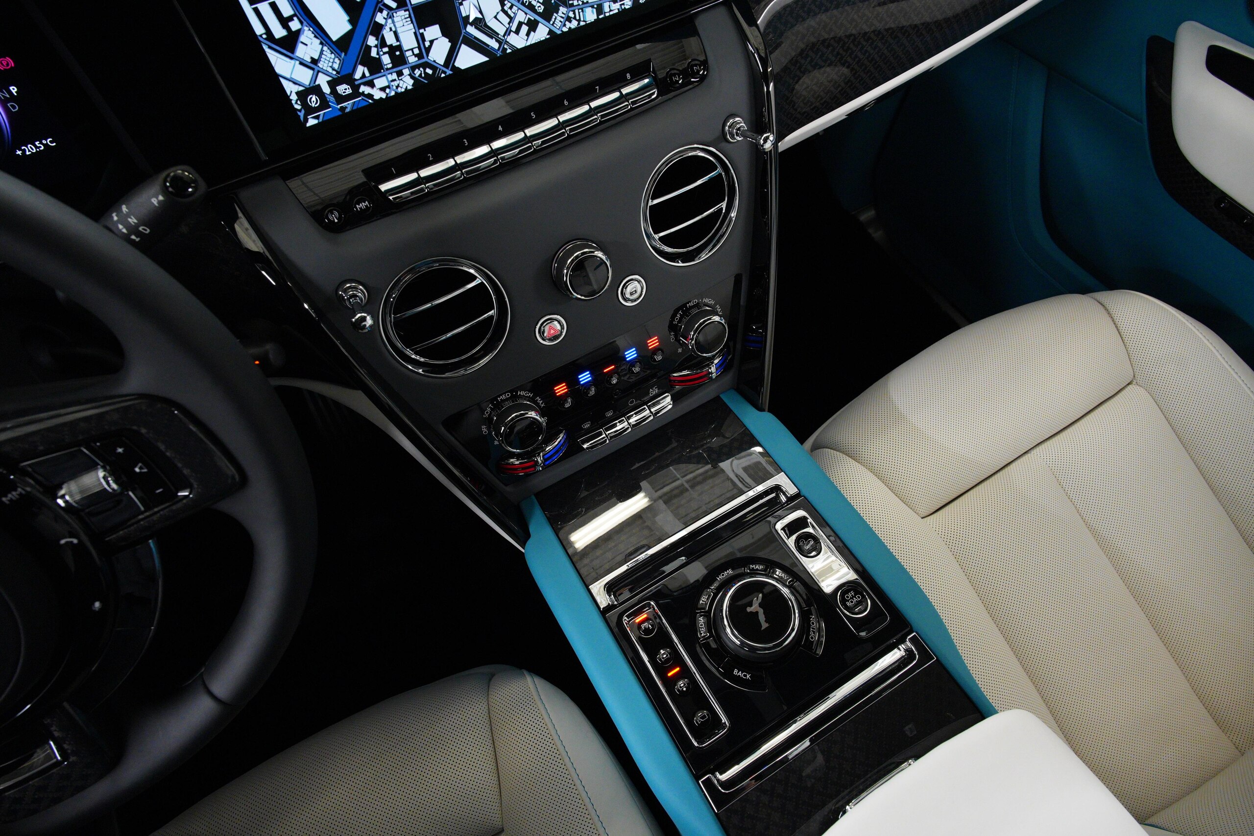 2026 Rolls-Royce Cullinan — Photo 10 / 41